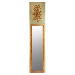 Antique Mirror francese Trumeau, primi anni del XX secolo, dipinto di verde e con un trofeo in legno d'orato