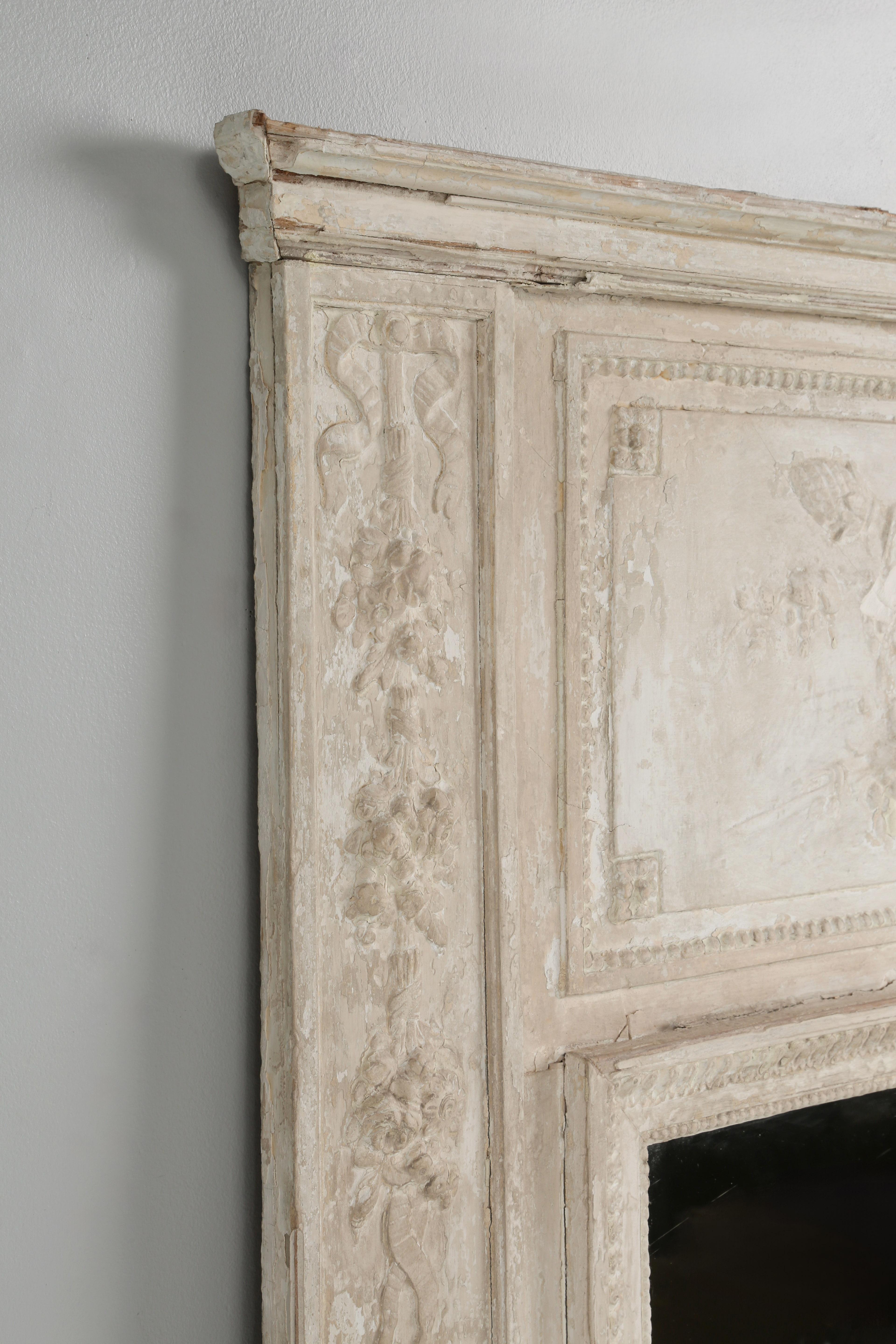 Antique French Trumeau Mirror Unrestauriert Übermäßige Patina oder einfach nur Shabby Chic (Handgeschnitzt) im Angebot