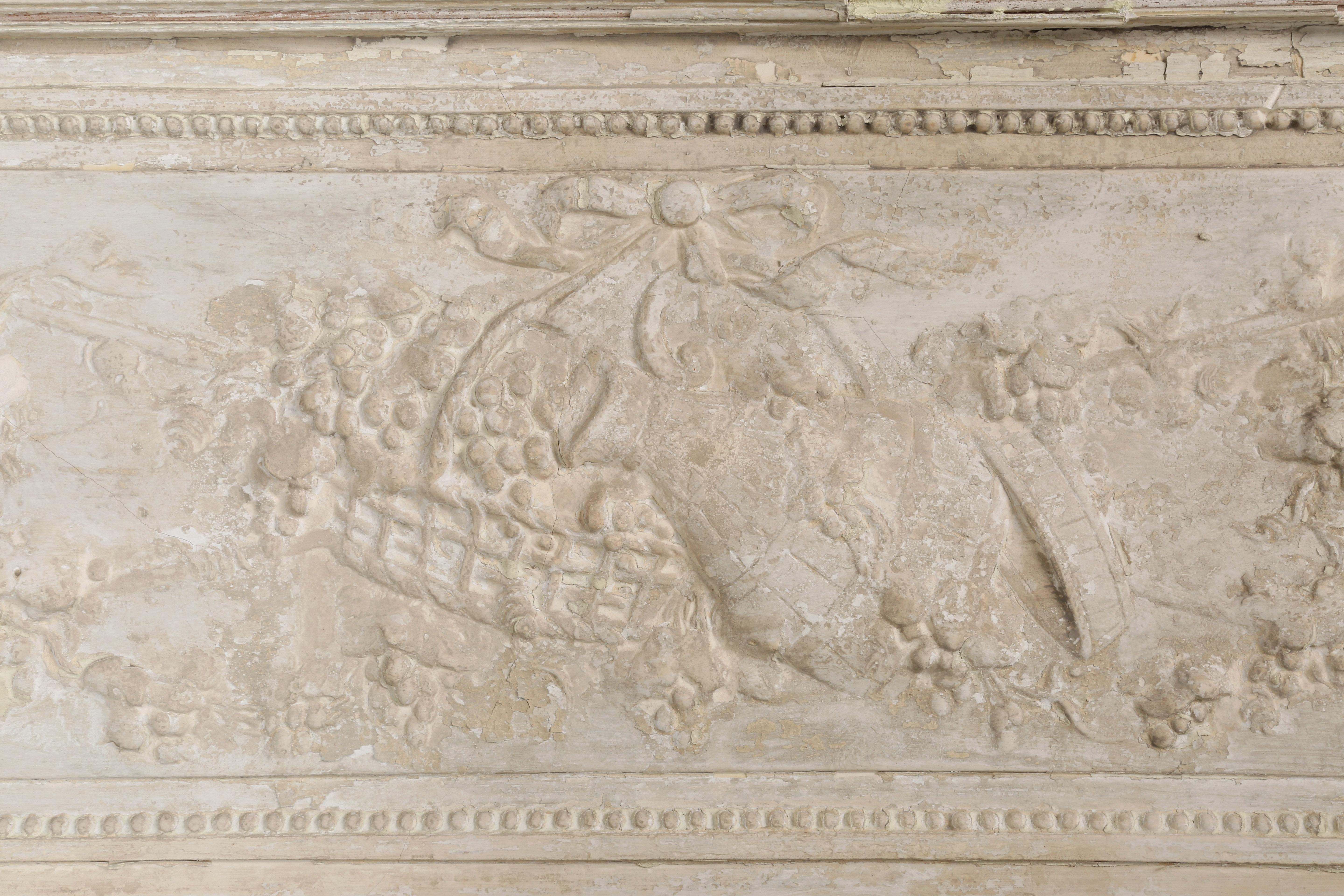 Antique French Trumeau Mirror Unrestauriert Übermäßige Patina oder einfach nur Shabby Chic (Gips) im Angebot