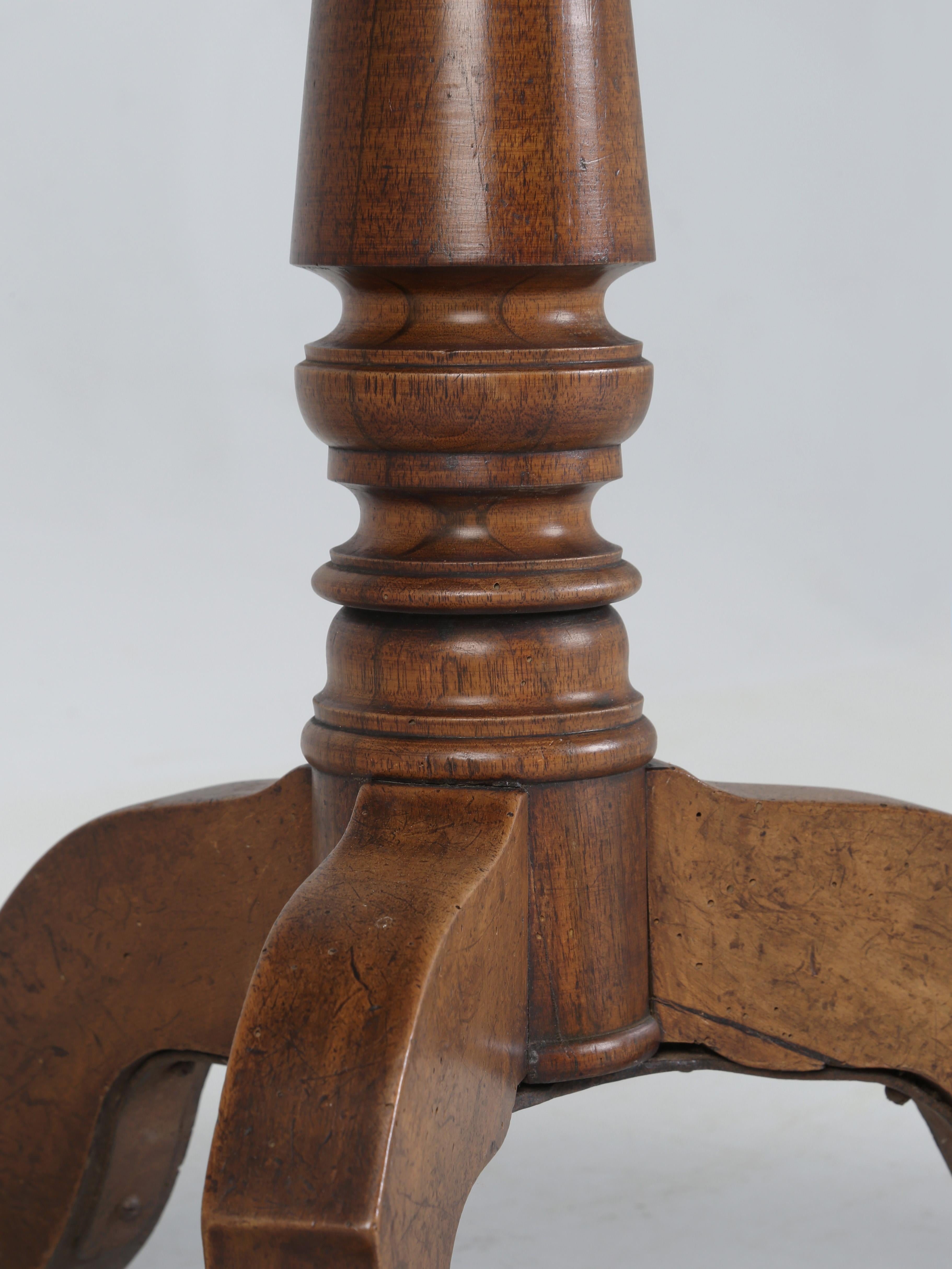 Antique French Turtle Top Pedestal Walnut End Table or Hall Table  For Sale 5