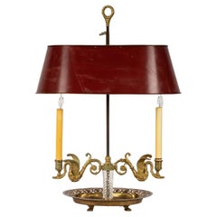 Antique French Lámpara de Mesa de Dos Luces Bouillotte de Bronce Dorado con Pantalla de Tole Rojo