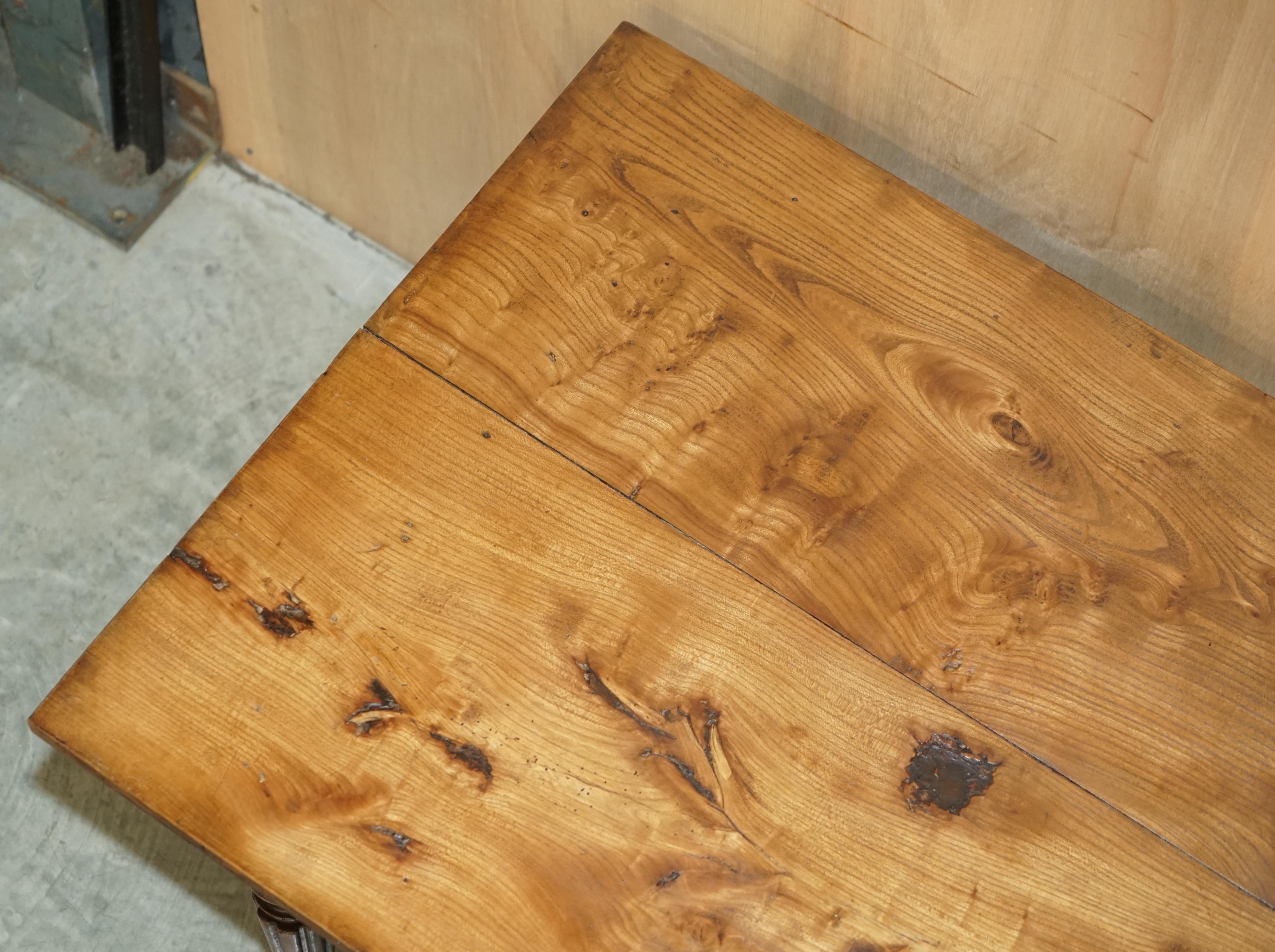 Ancienne table de salle à manger de ferme en bois fruitier à deux rangées de planches en vente 9