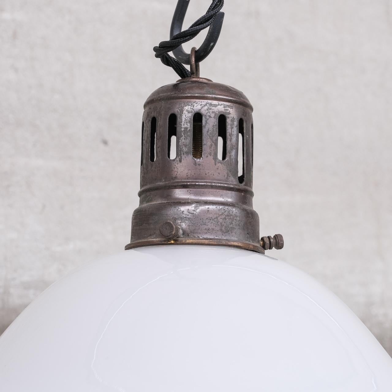 Lampe pendante ancienne en verre bicolore en vente 1