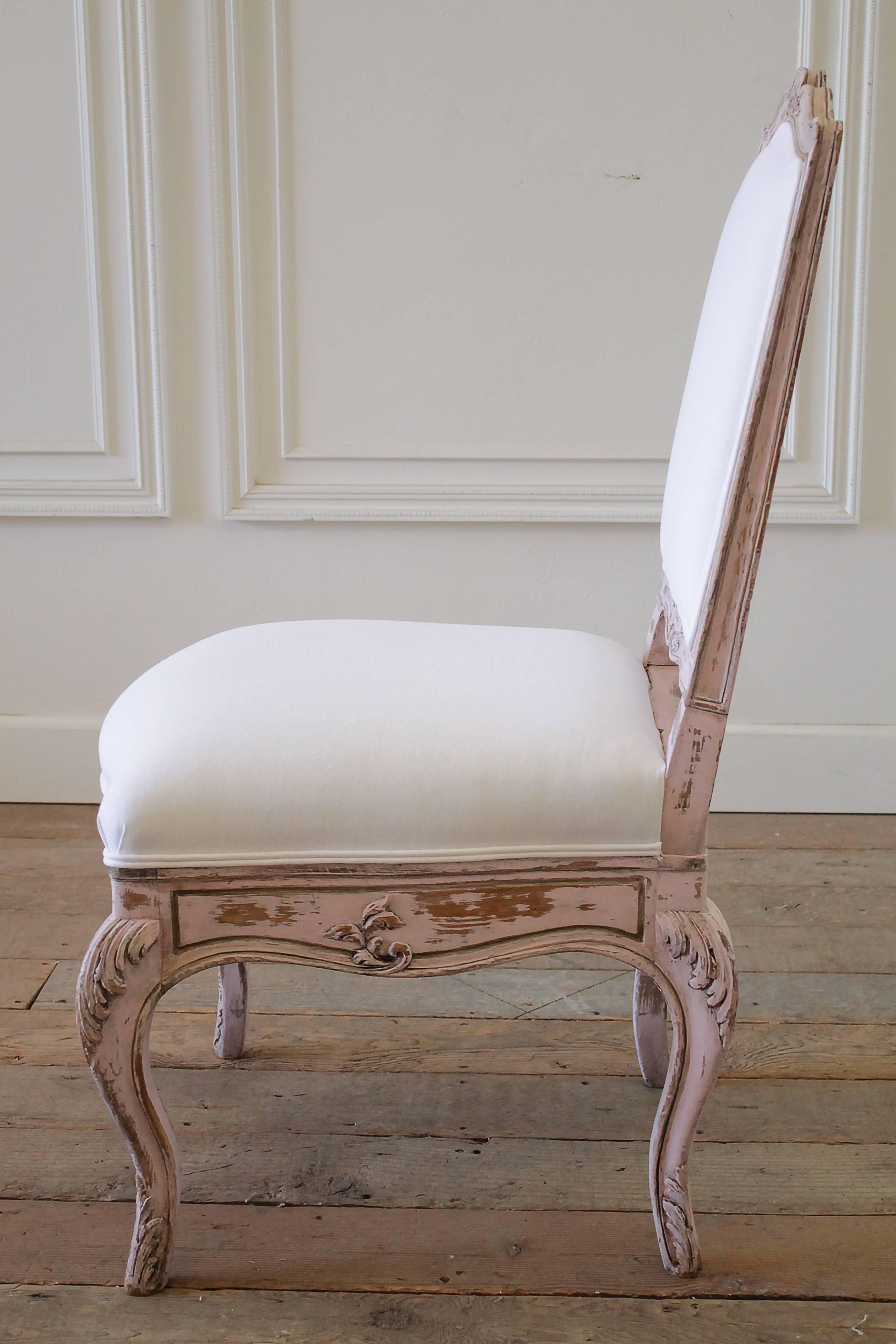 Louis XV Antique French Vanity Chair Painted in a Pale Pink and White Belgian Linen For Sale