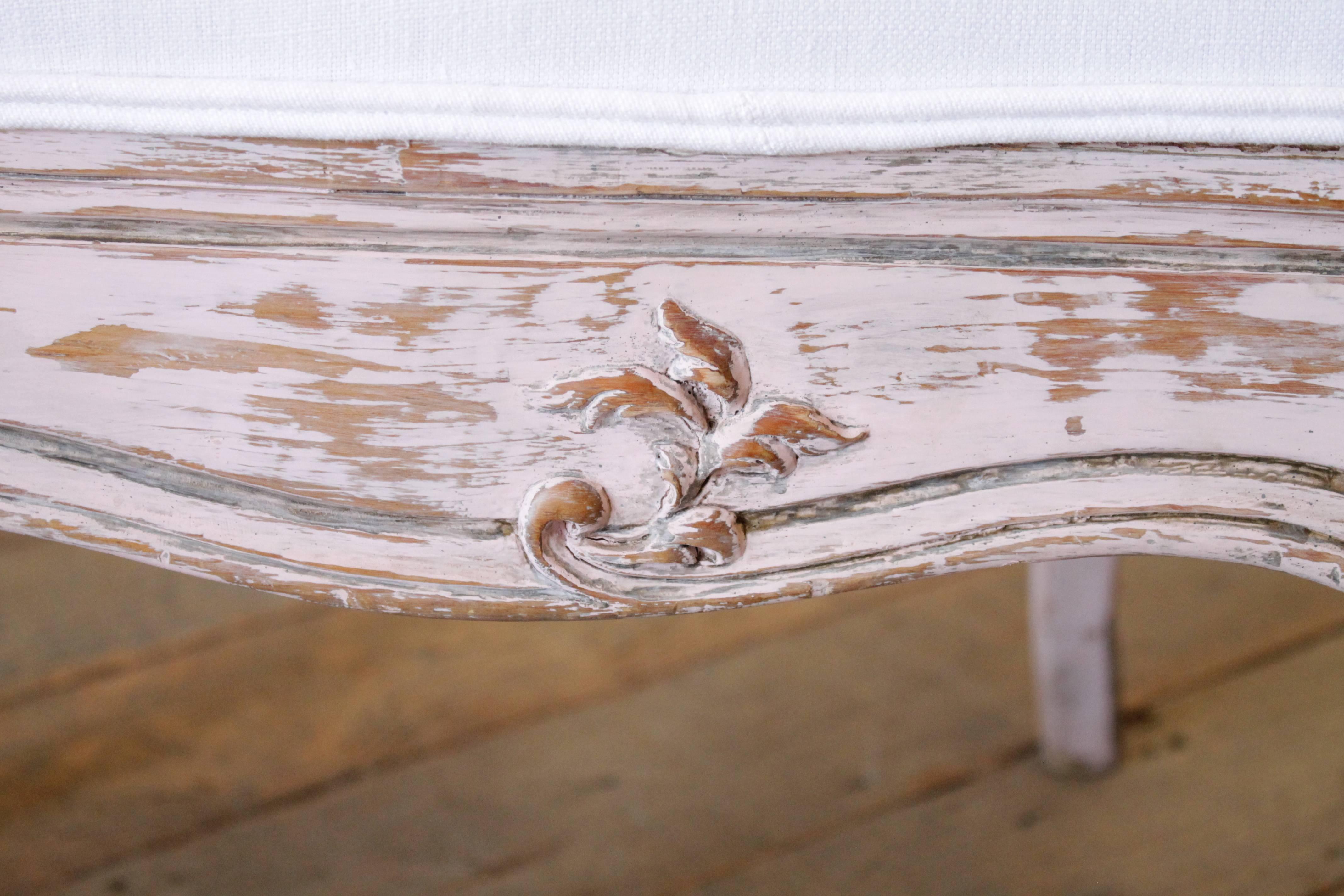 20th Century Antique French Vanity Chair Painted in a Pale Pink and White Belgian Linen For Sale