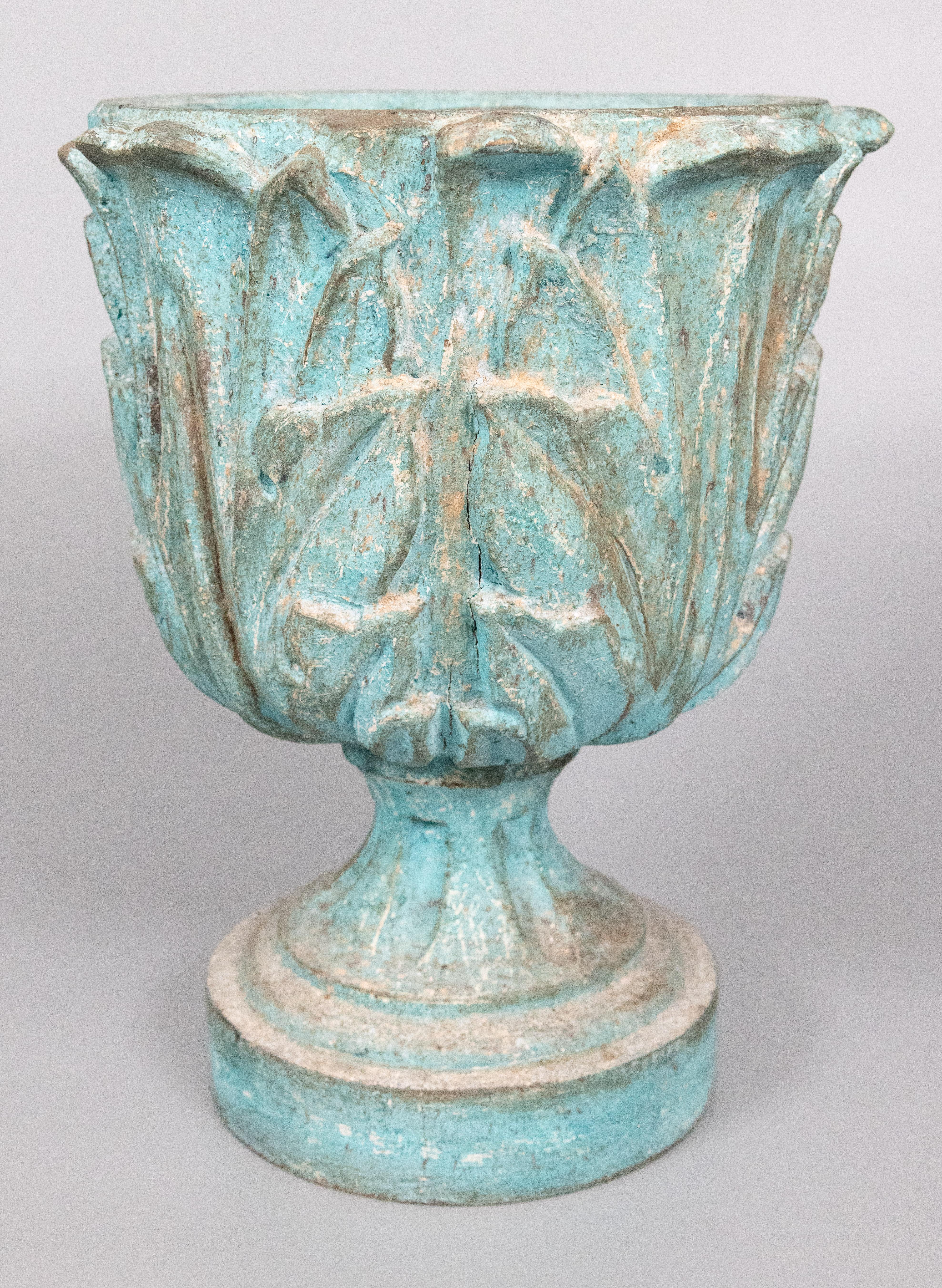 Français Jardinière française ancienne en bois peint en vert-de-gris en vente