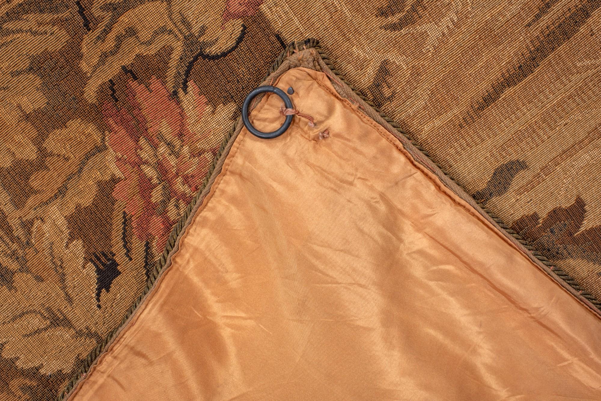 Antique French Verdure Tapestry with Birds and Countryside Landscape en Bueno estado para la venta en New York, NY