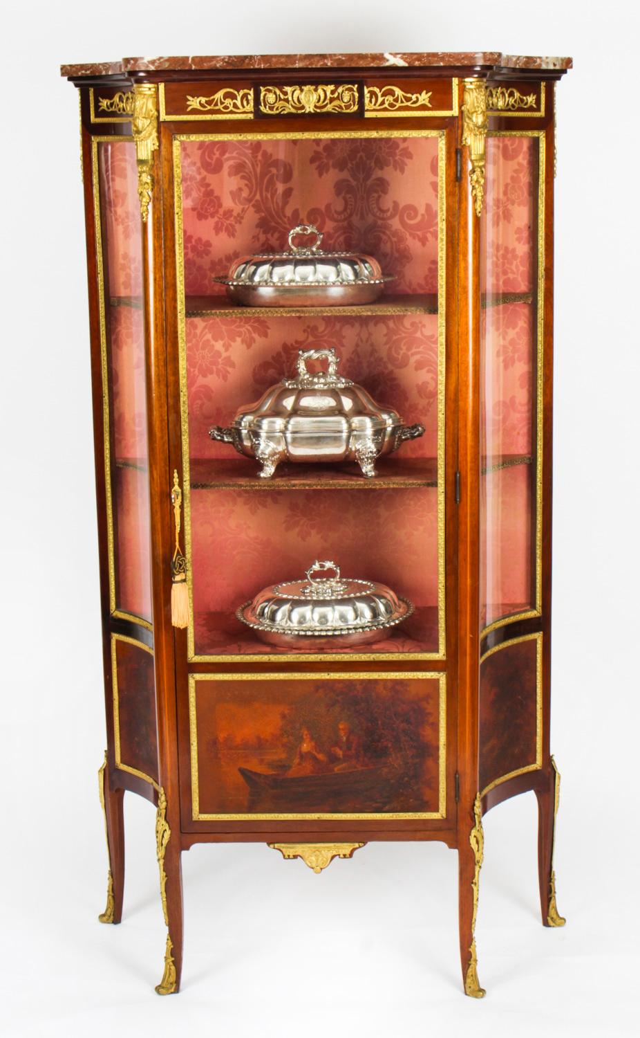 Antique French Vernis Martin Display Cabinet, 19th Century In Good Condition For Sale In London, GB