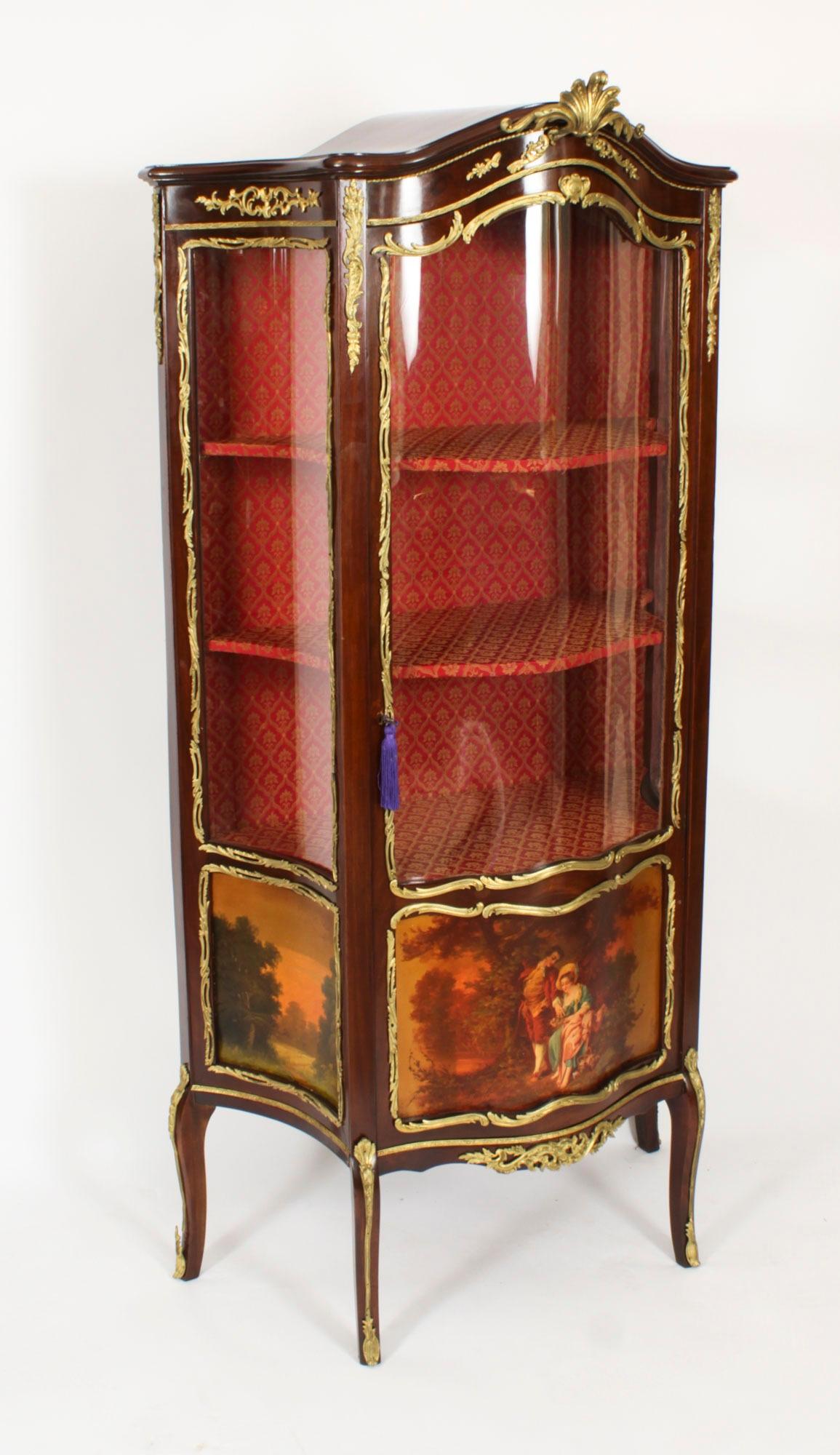 Antique French Vernis Martin Vetrine Vetrine Circa 1880 XIX secolo in vendita 12