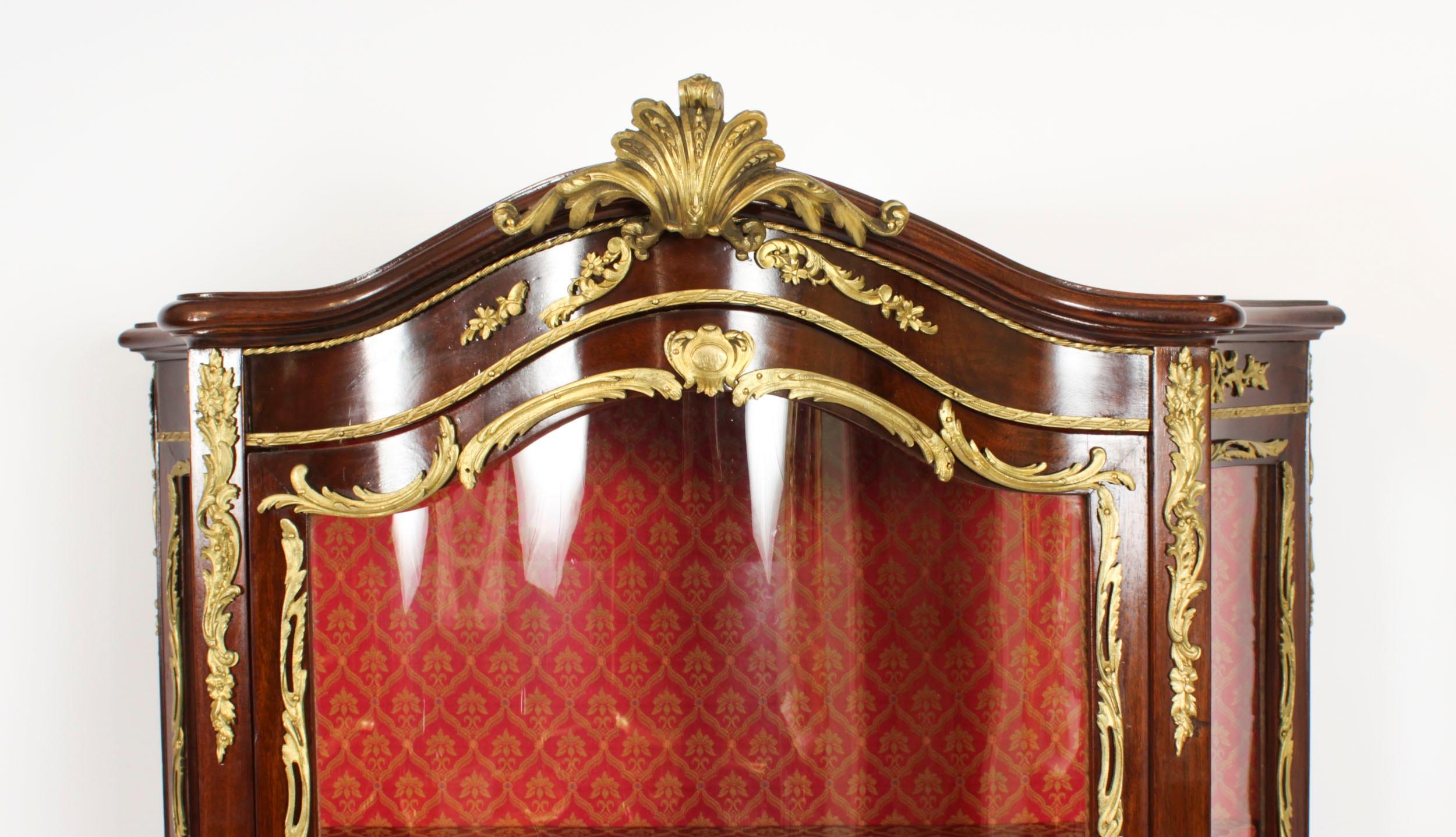 Revival Antique French Vernis Martin Vetrine Vetrine Circa 1880 XIX secolo in vendita