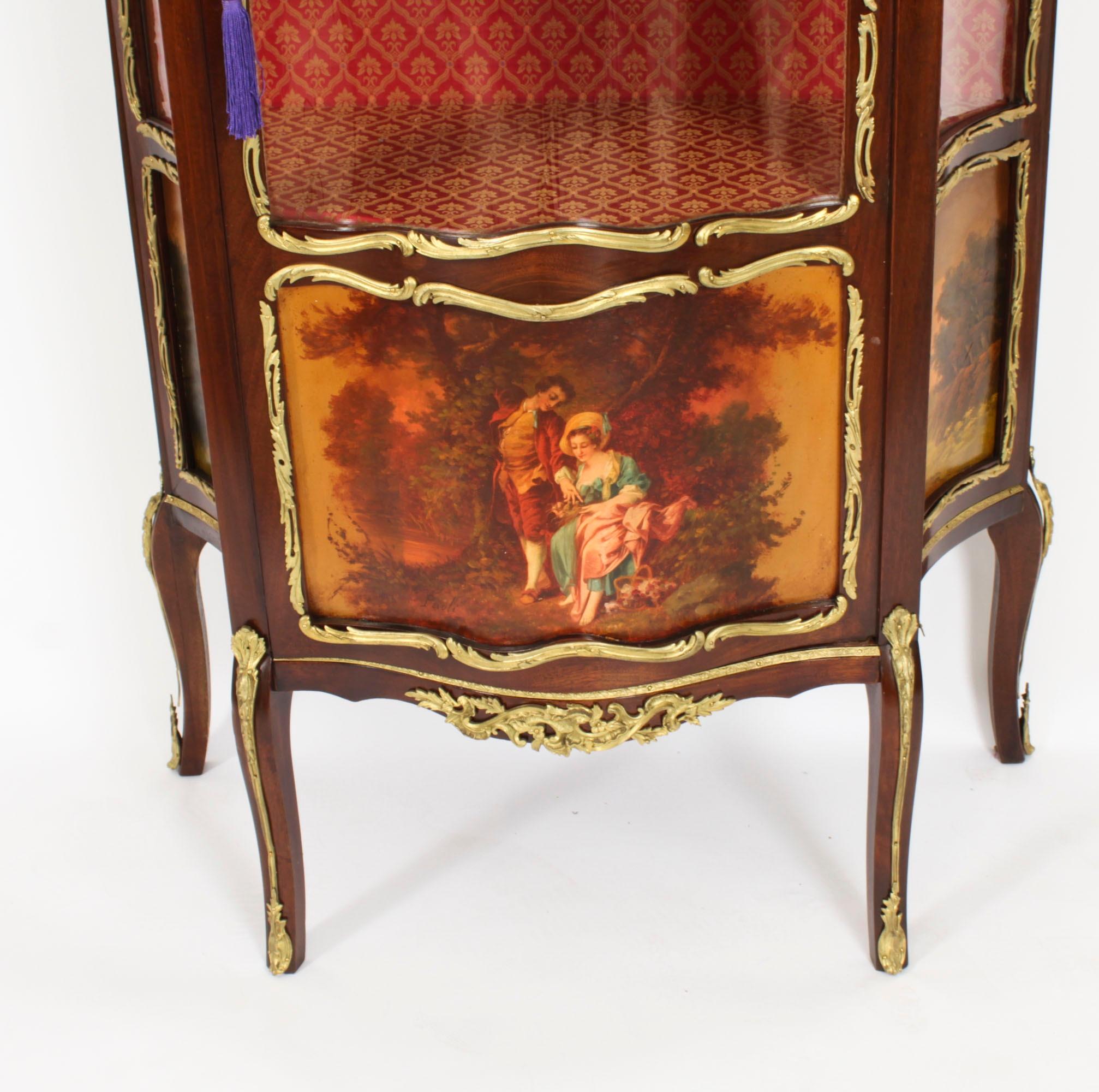 Antique French Vernis Martin Vetrine Vetrine Circa 1880 XIX secolo In condizioni buone in vendita a London, GB