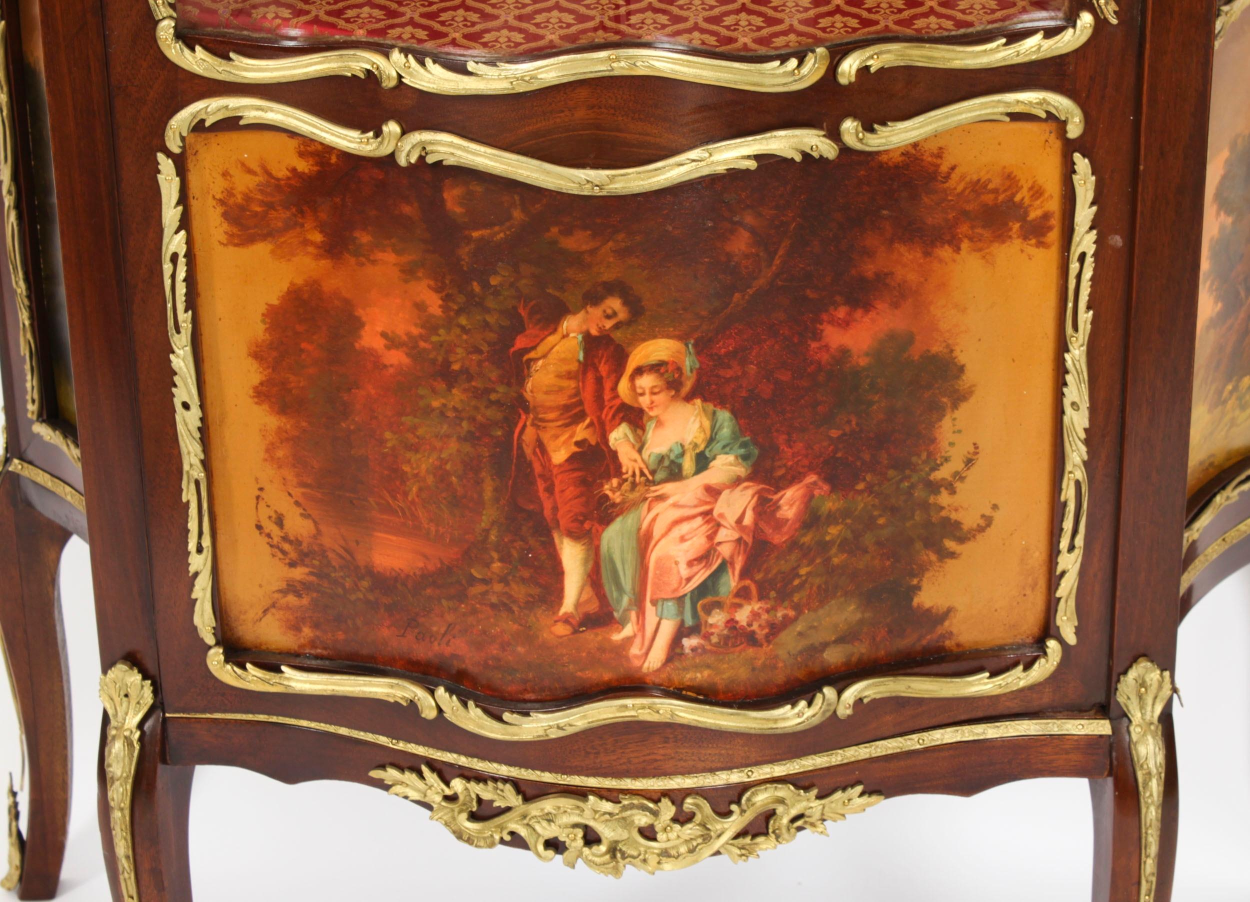 Fine XIX secolo Antique French Vernis Martin Vetrine Vetrine Circa 1880 XIX secolo in vendita