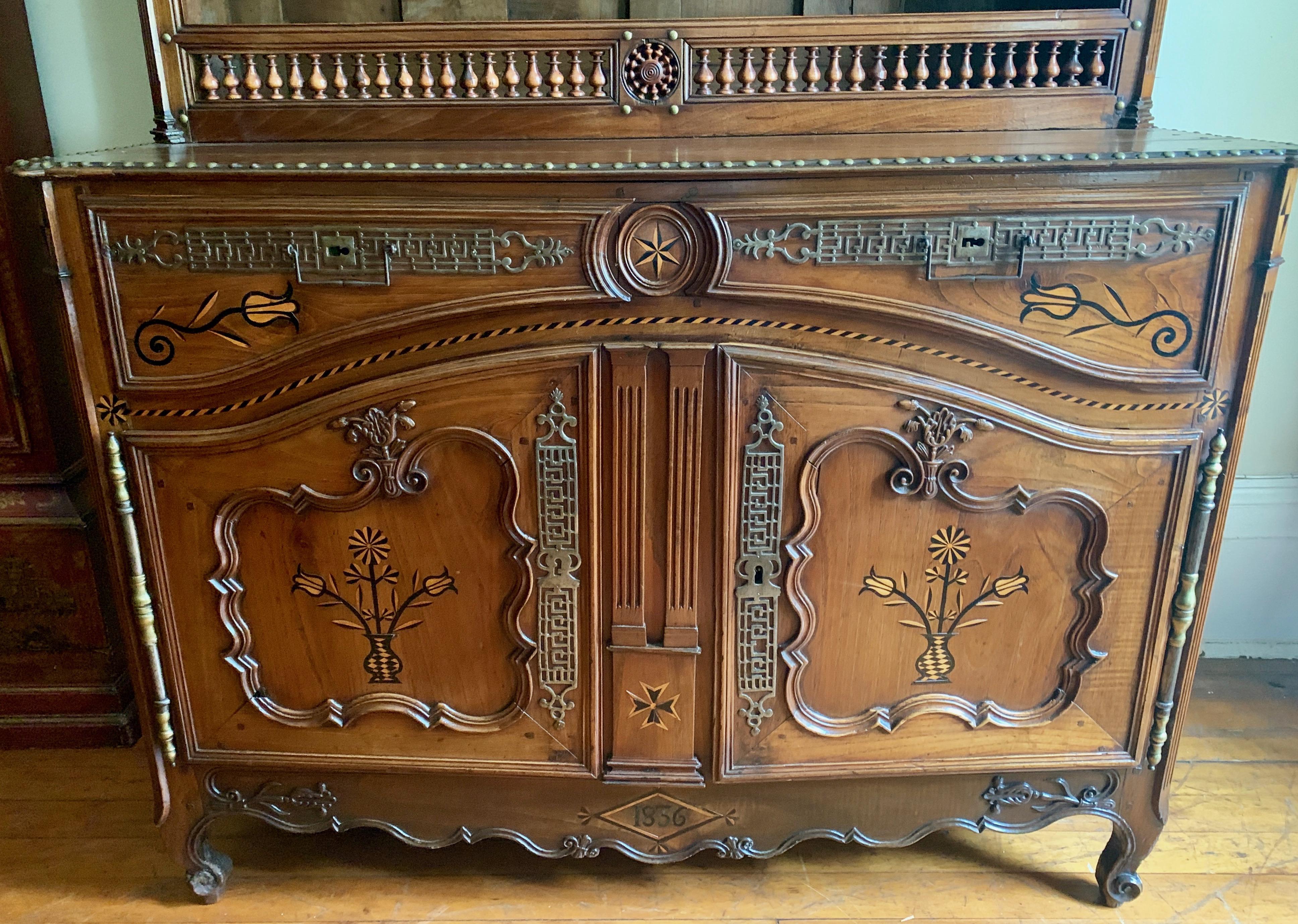 Antiques from the Brittany region are always popular with our customers. This cabinet is sturdy and 