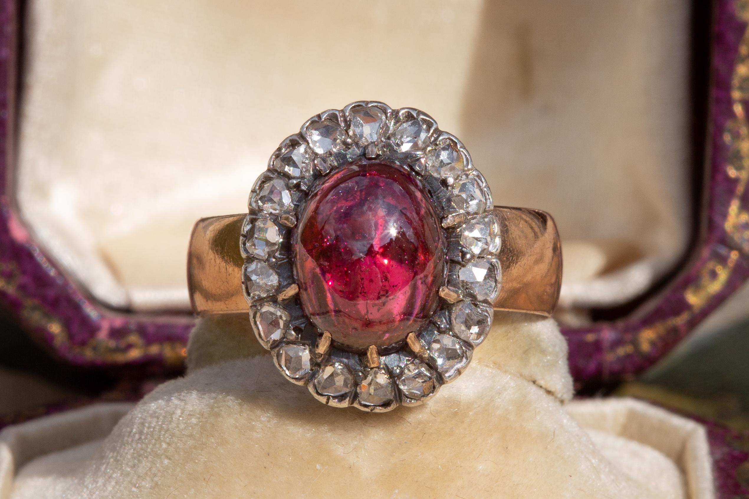 Antiker französischer viktorianischer 18k Gold 2,7 Karat Carbuncle Granat Diamant-Cluster-Ring 3