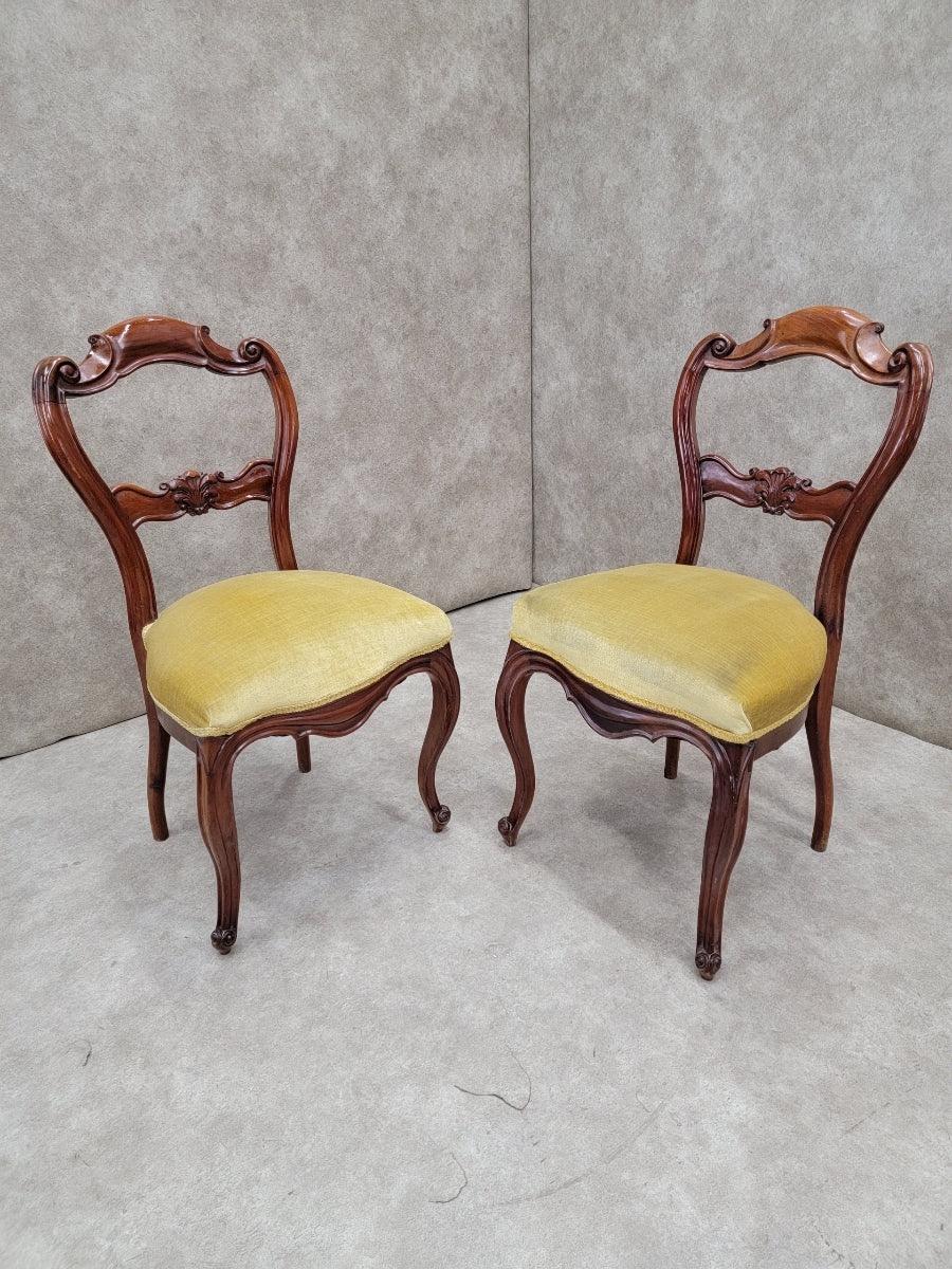 Antique French Victorian Sillas laterales de caoba tallada - Pareja Victoriano en venta