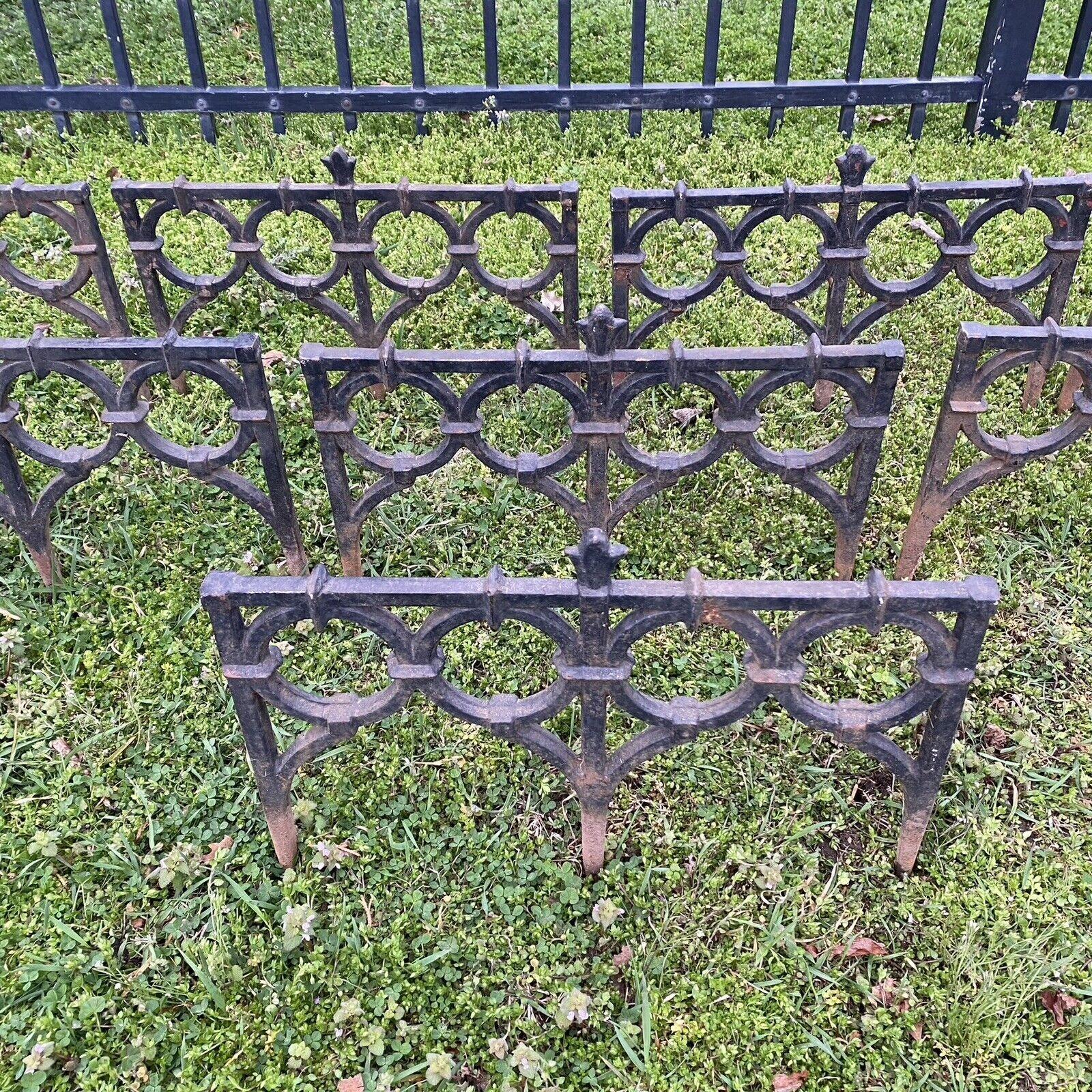 Fer Ancienne bordure de clôture de jardin d'extérieur en fonte victorienne française - Lot de 8 en vente