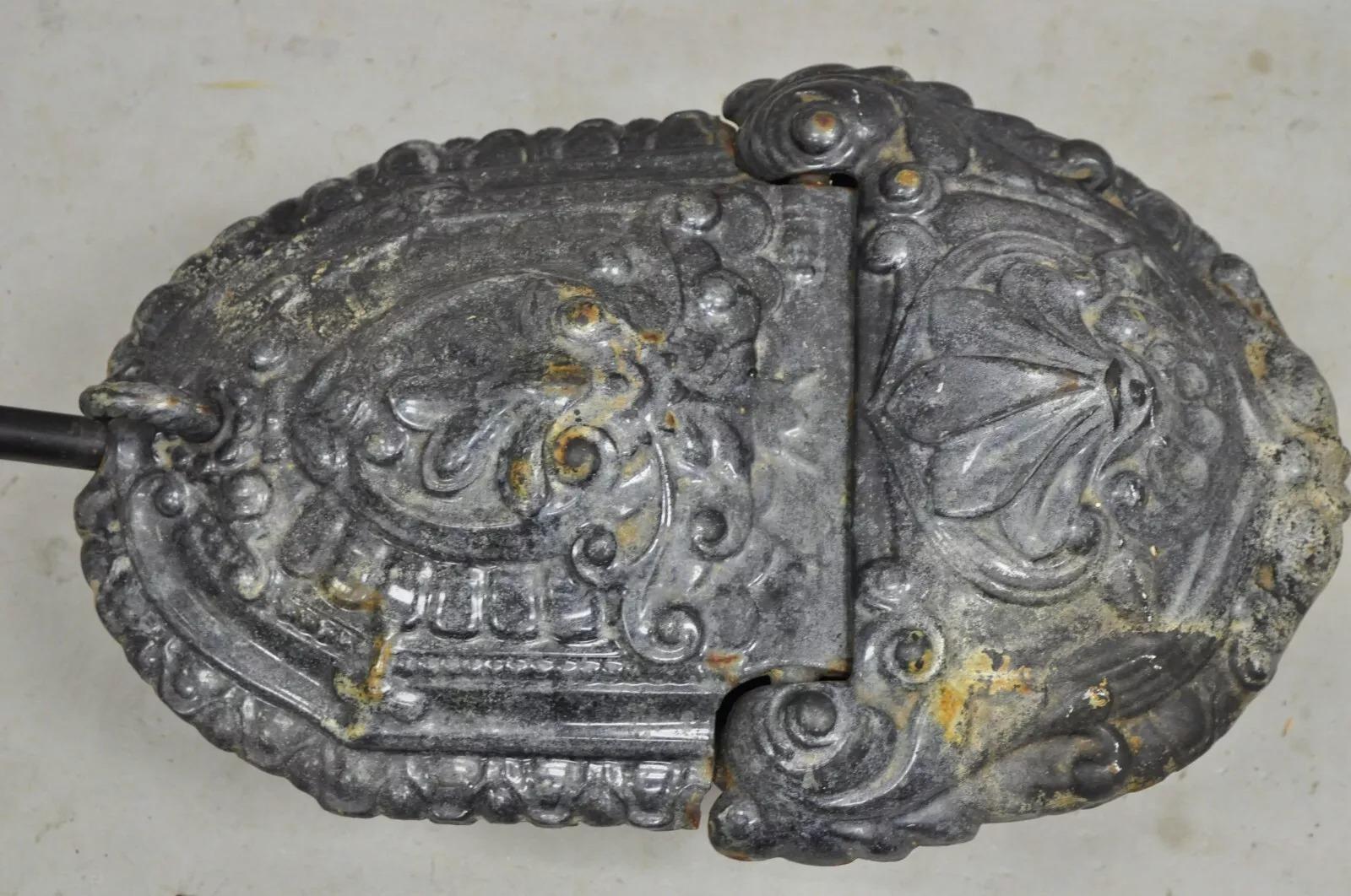 Antique French Victorian Caja de carbón para chimenea de hierro fundido, porcelana y esmalte en venta 2
