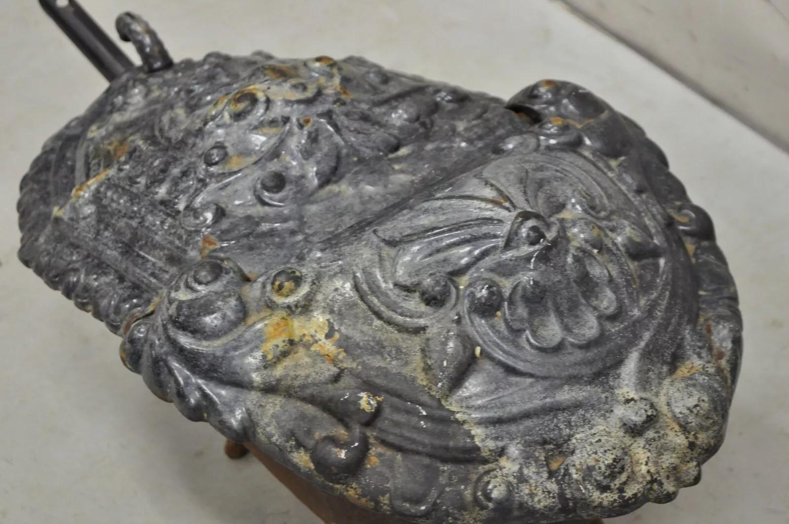 Antique French Victorian Caja de carbón para chimenea de hierro fundido, porcelana y esmalte Desconocido en venta