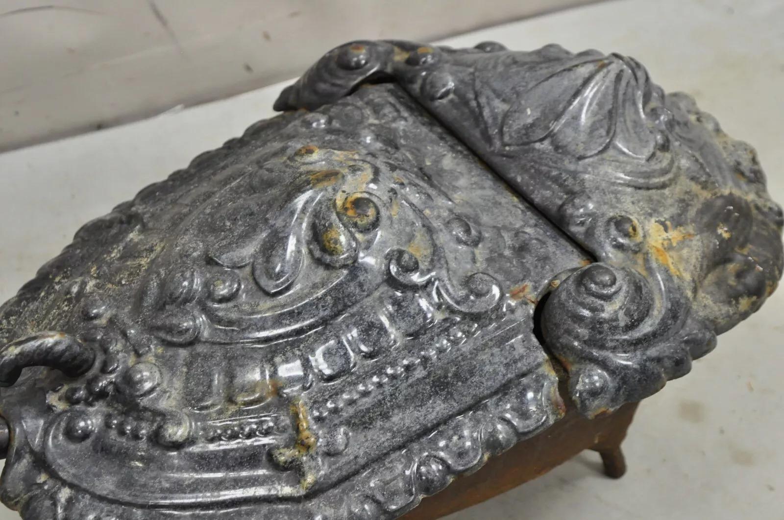 Antique French Victorian Caja de carbón para chimenea de hierro fundido, porcelana y esmalte Vaciado en venta