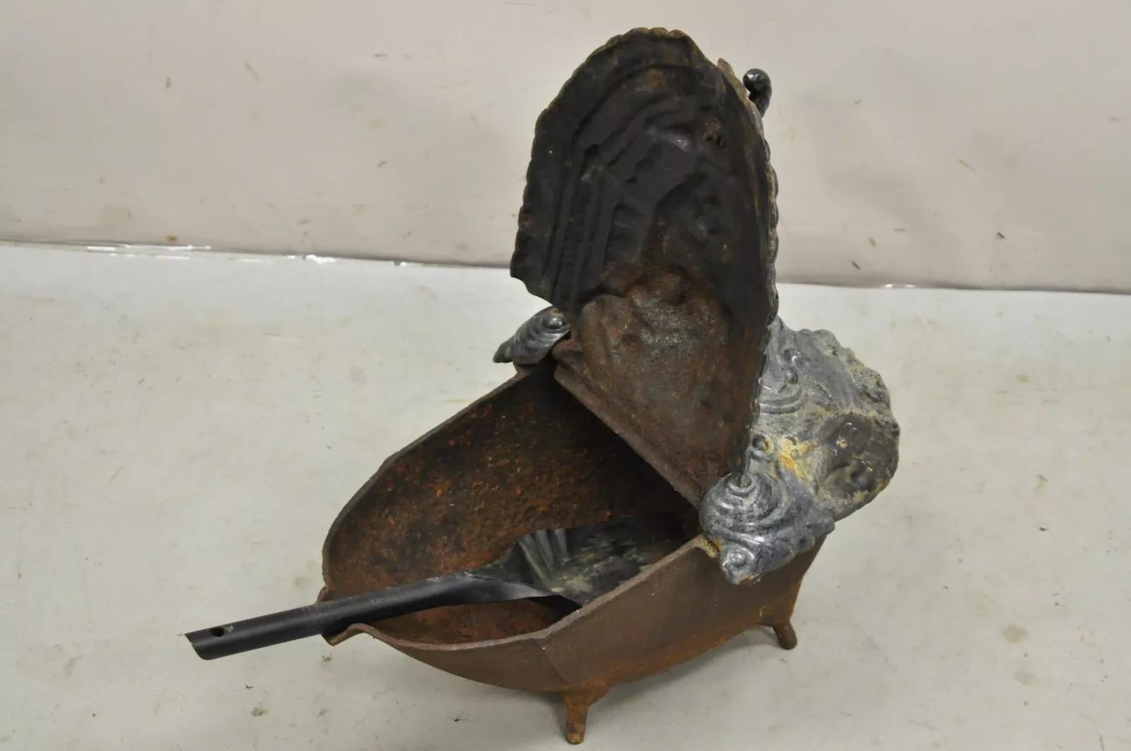 Antique French Victorian Caja de carbón para chimenea de hierro fundido, porcelana y esmalte en Bueno estado para la venta en Philadelphia, PA