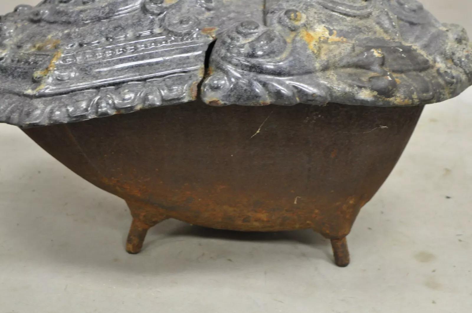 Antique French Victorian Caja de carbón para chimenea de hierro fundido, porcelana y esmalte en venta 1
