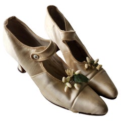 Antique French Victorian Bride Cream Silk Wedding Shoes Dainty Flower Bud