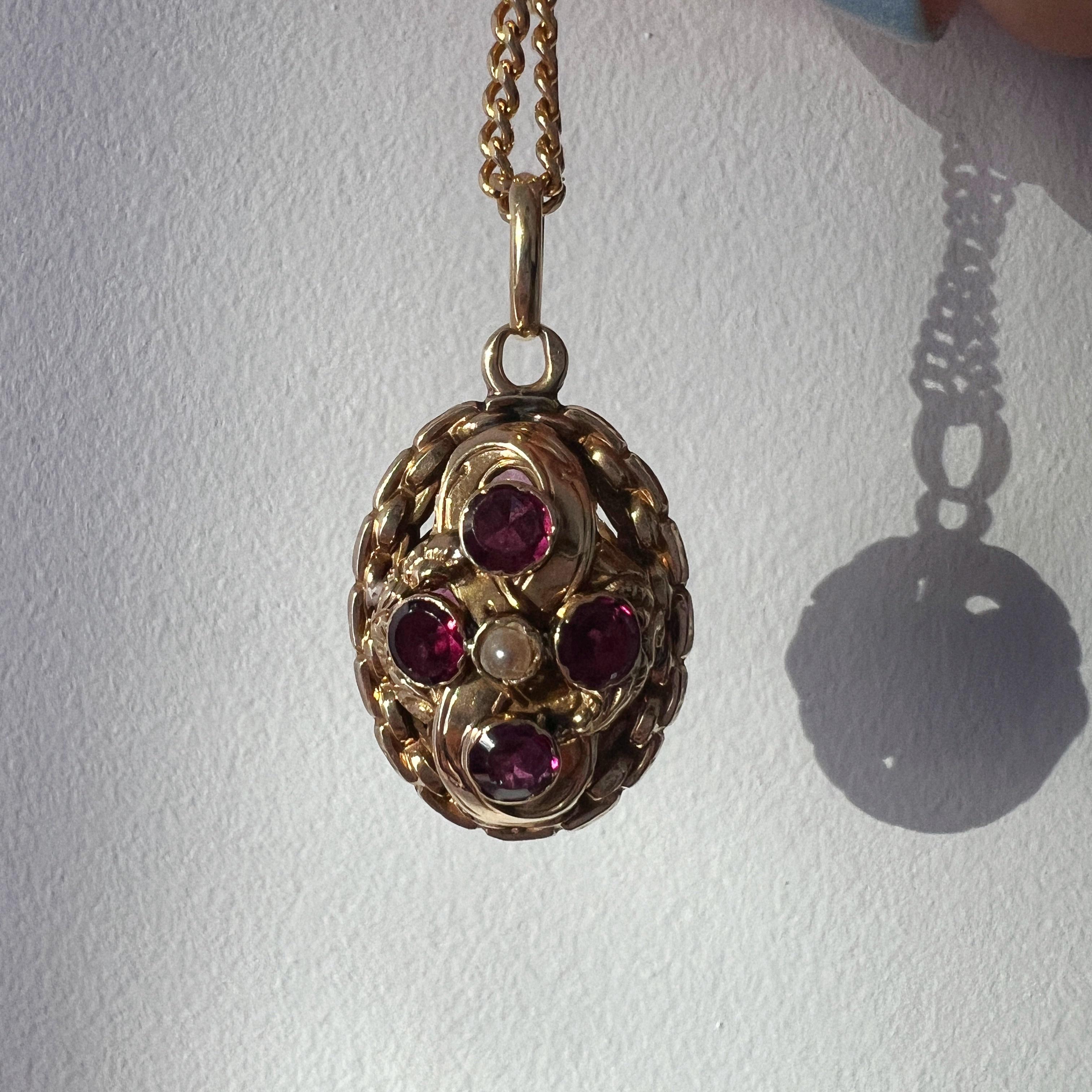 Antique French Victorian era 18K double sided garnet pendant For Sale 2