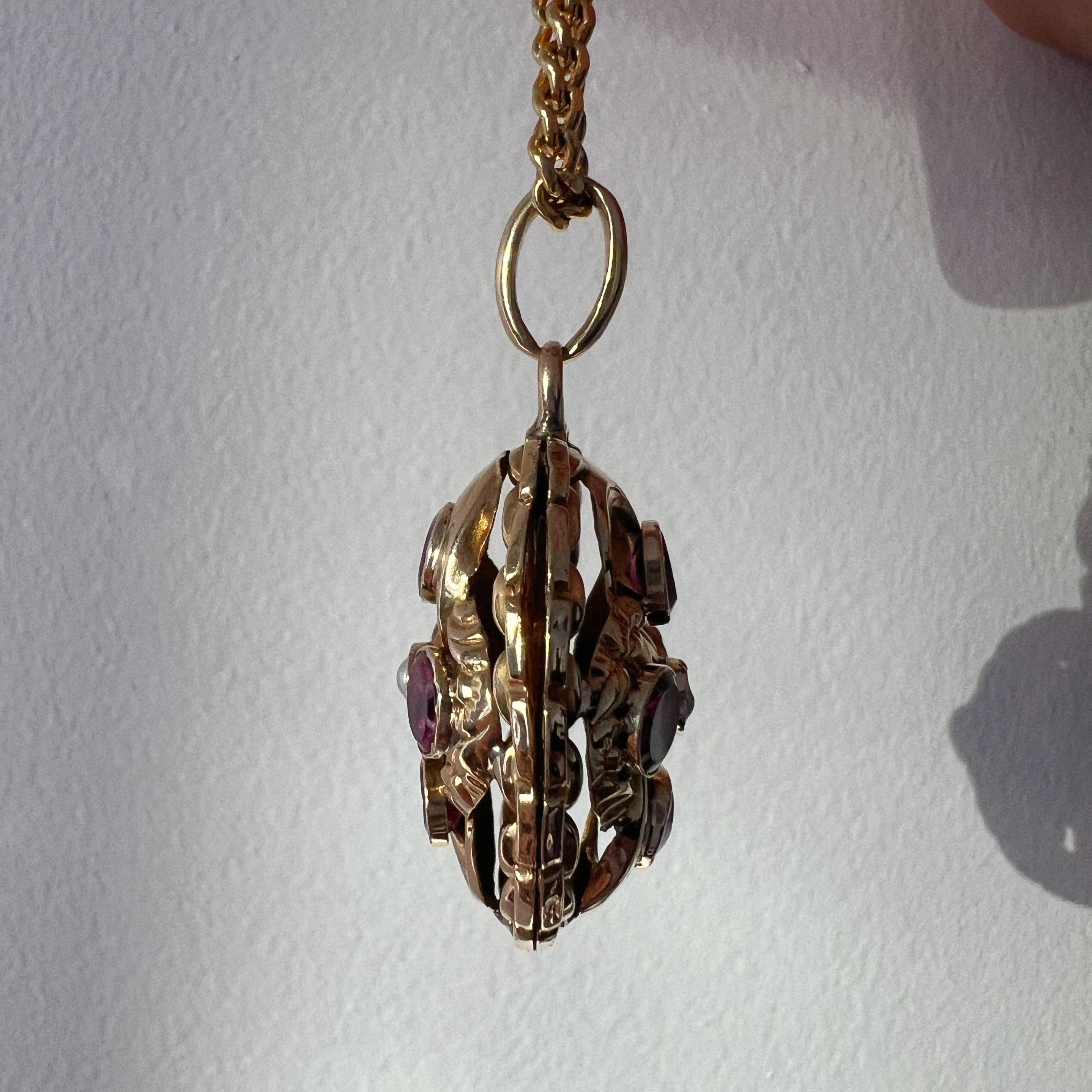 Antique French Victorian era 18K double sided garnet pendant For Sale 3