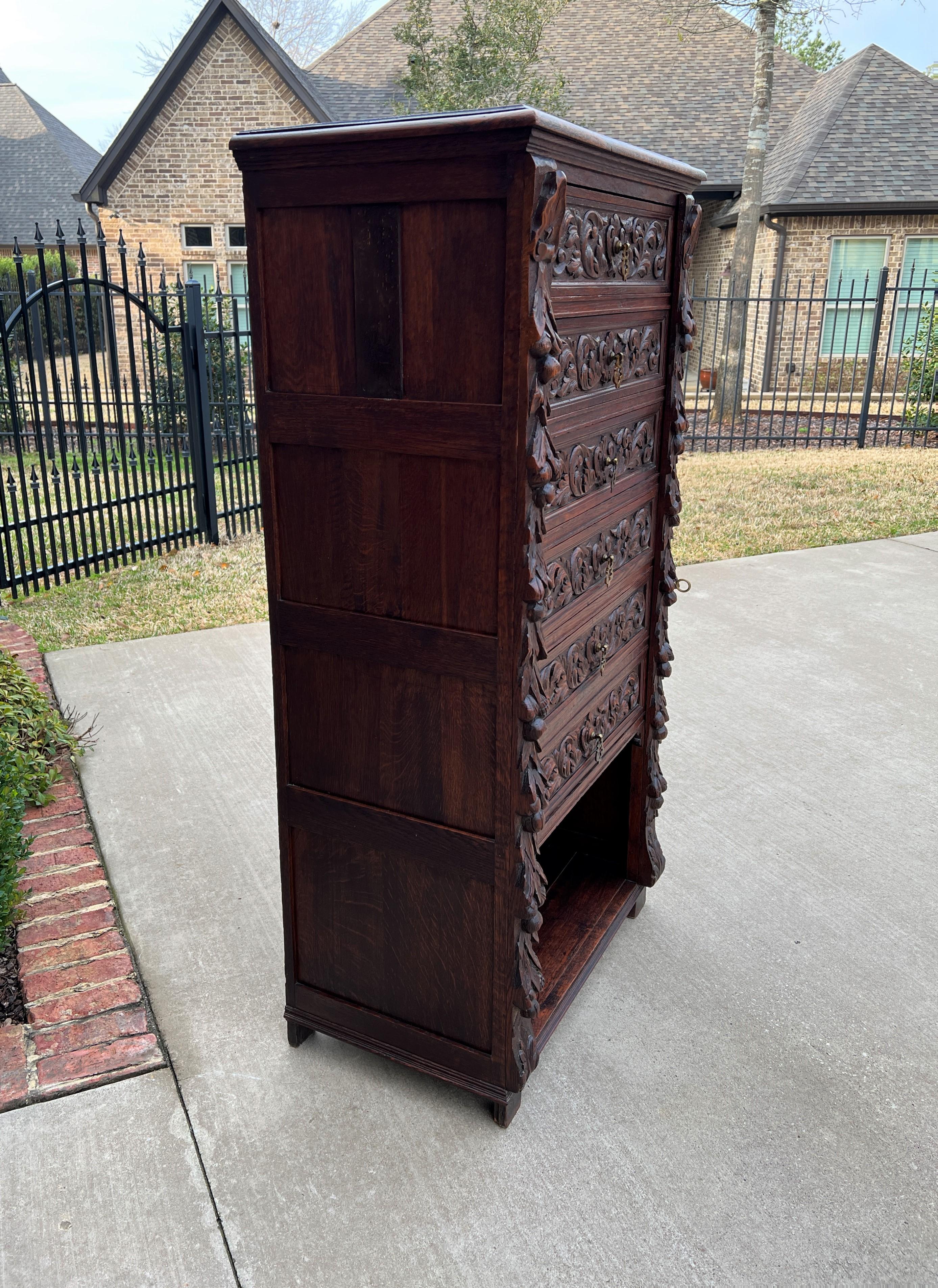 Antique French Victorian Era Chest of Drawers Campaign Wellington Cabinet Oak In Good Condition For Sale In Tyler, TX
