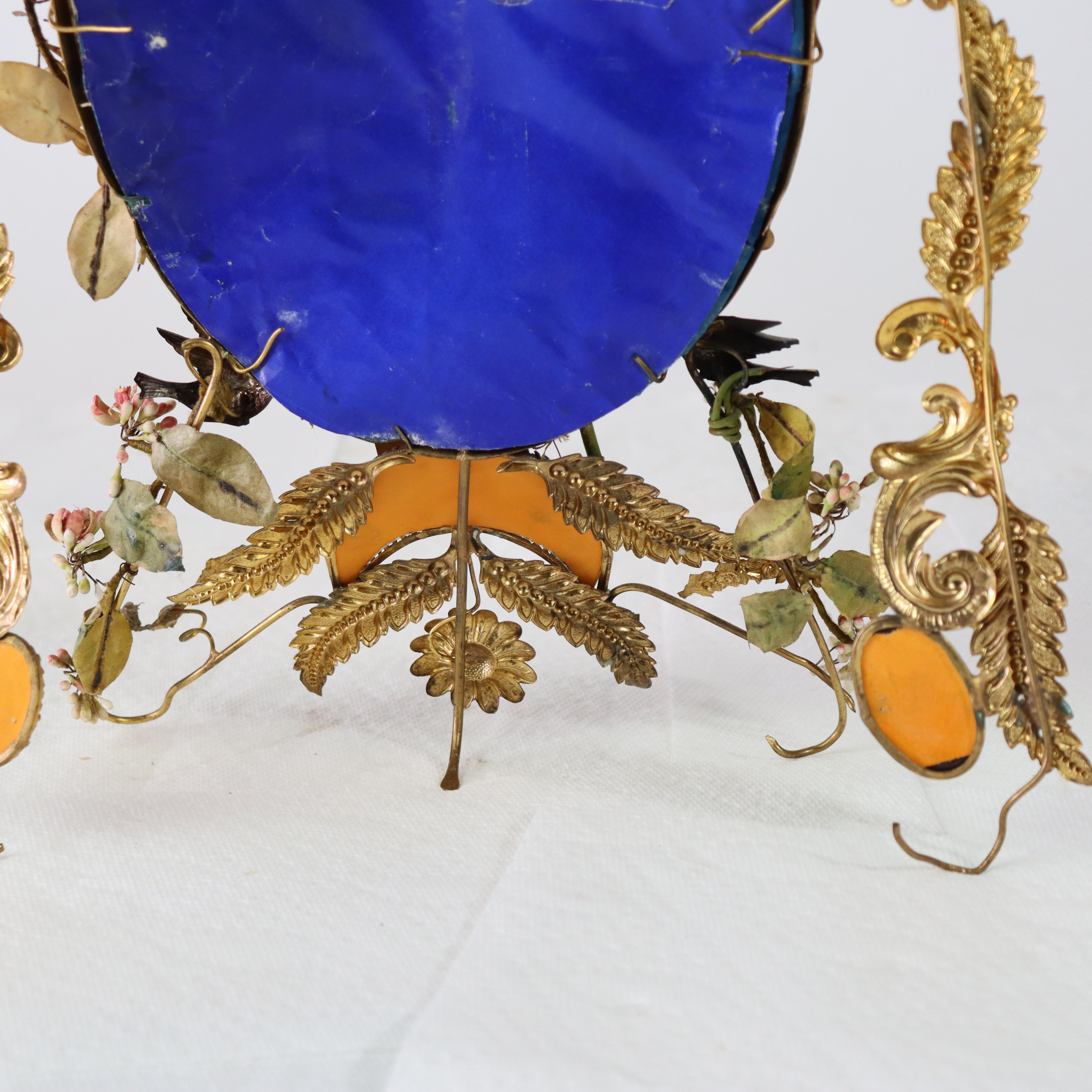 Antigua Corona Matrimonial Victoriana Francesa Figurada y Floral de Latón y Espejo c1890 en venta 5