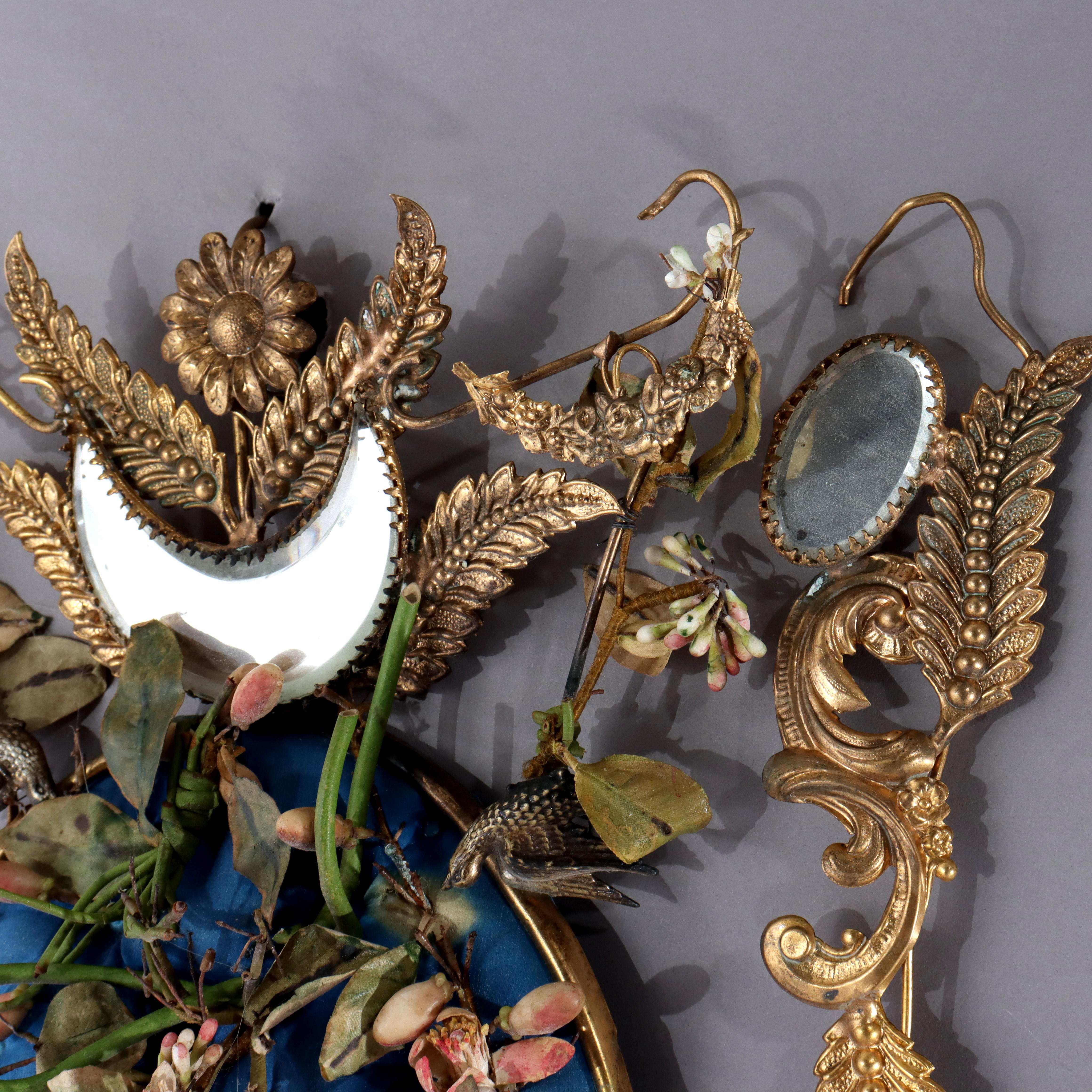 Antigua Corona Matrimonial Victoriana Francesa Figurada y Floral de Latón y Espejo c1890 Metal en venta