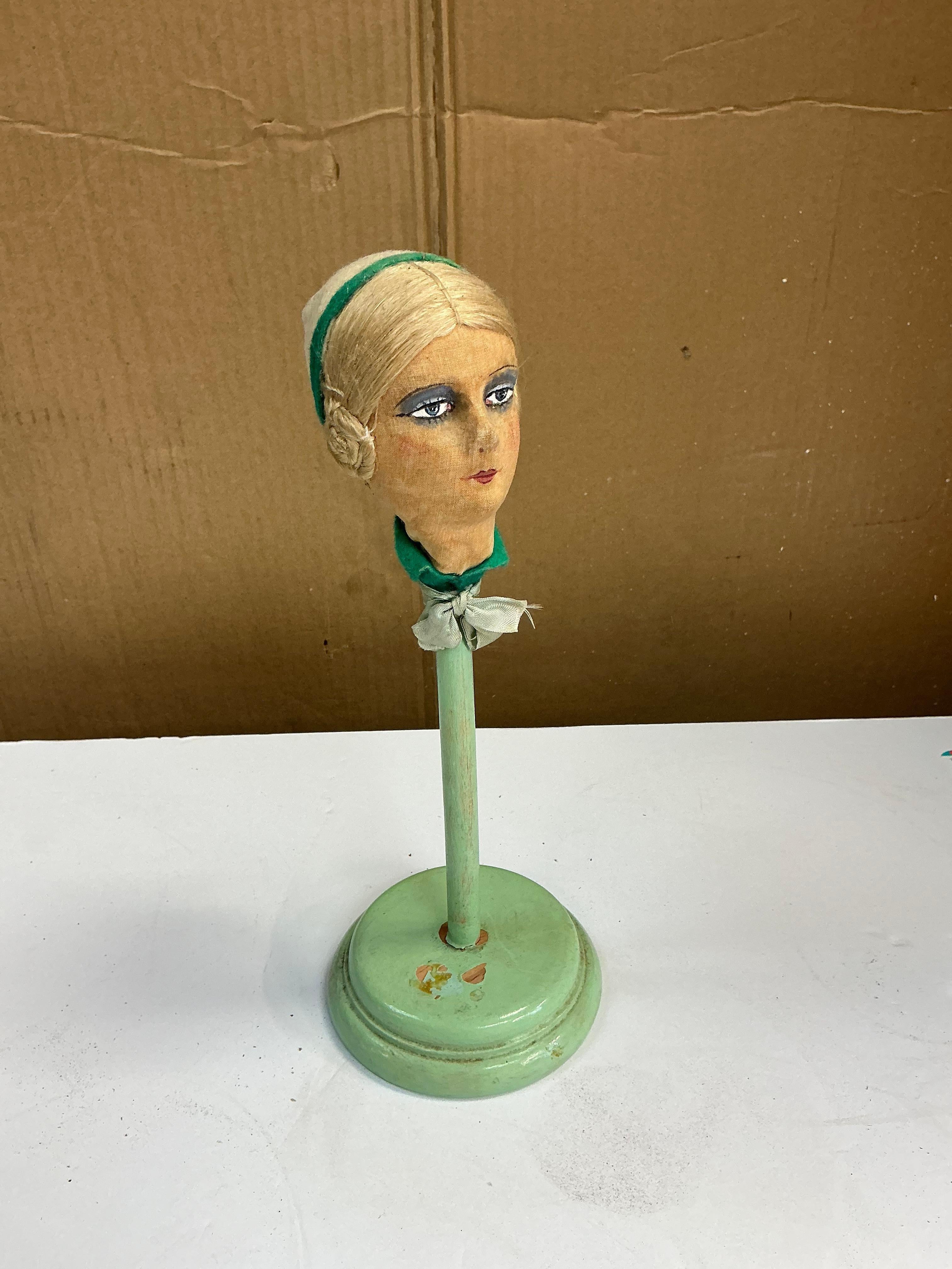Feltro Antique French Victorian  Supporto per cappello o parrucca realizzato a mano - Capelli veri in vendita