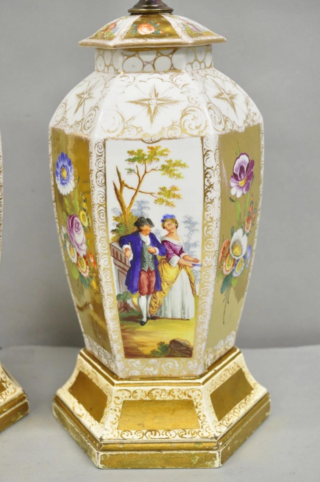 Antique French Victorian Dipinto a mano in oro dorato Lampade da tavolo a barattolo di zenzero - una coppia In condizioni buone in vendita a Philadelphia, PA