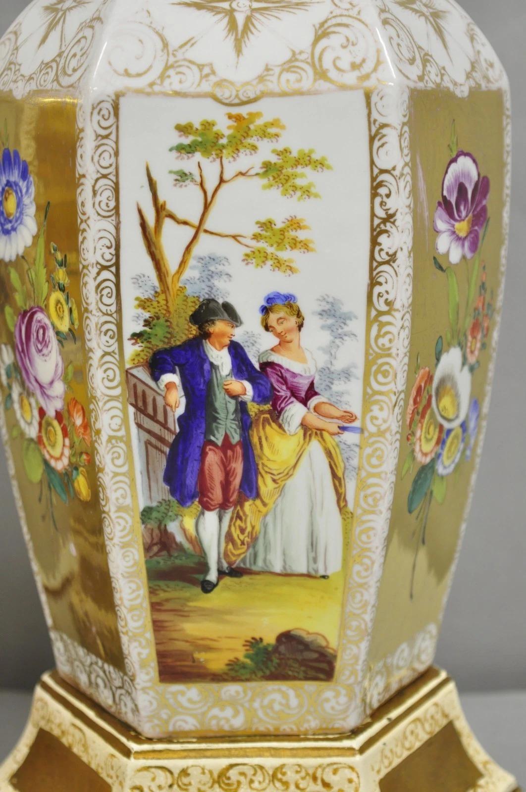 XX secolo Antique French Victorian Dipinto a mano in oro dorato Lampade da tavolo a barattolo di zenzero - una coppia in vendita