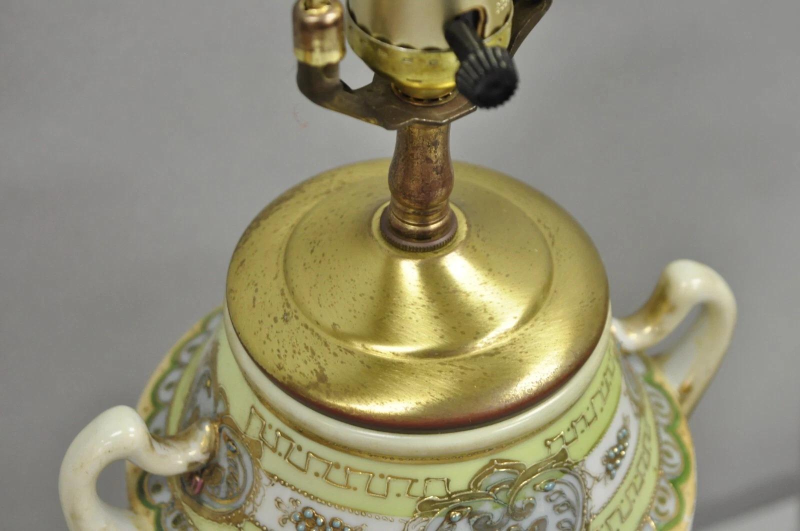 20ième siècle Antique French Victorian Porcelain Pink Rose Table Lamps - a Pair en vente