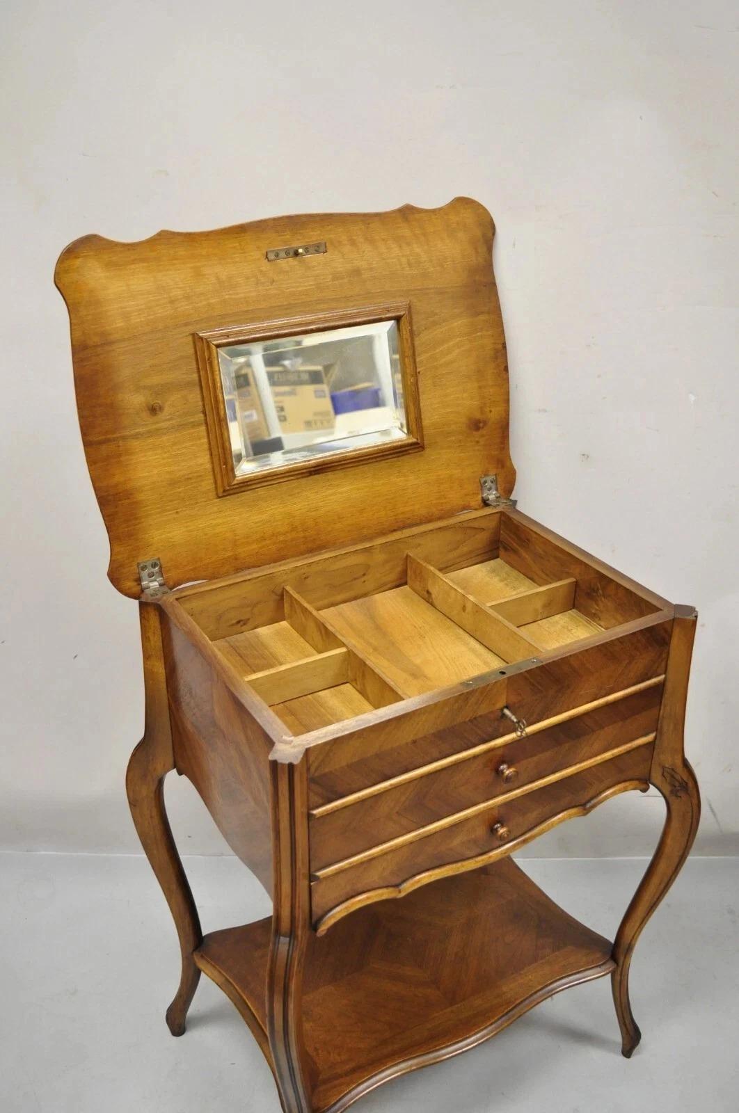 Antique French Victorian Mesa de noche de caoba con tapa abatible siglo XX en venta