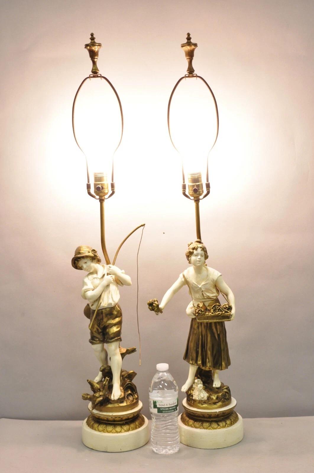Antike französisch-viktorianische figurale Moreau-Tischlampen aus Metall für Junge und Mädchen - ein Paar. CIRCA Anfang des 20. Jahrhunderts. Abmessungen: 37