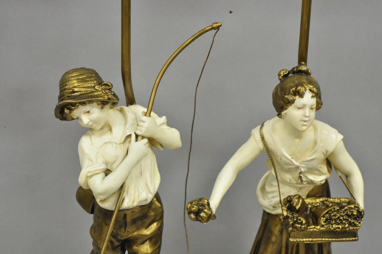 Antique French Victorian Moreau Figural Metall Junge und Mädchen Tischlampen - ein Paar (Unbekannt) im Angebot