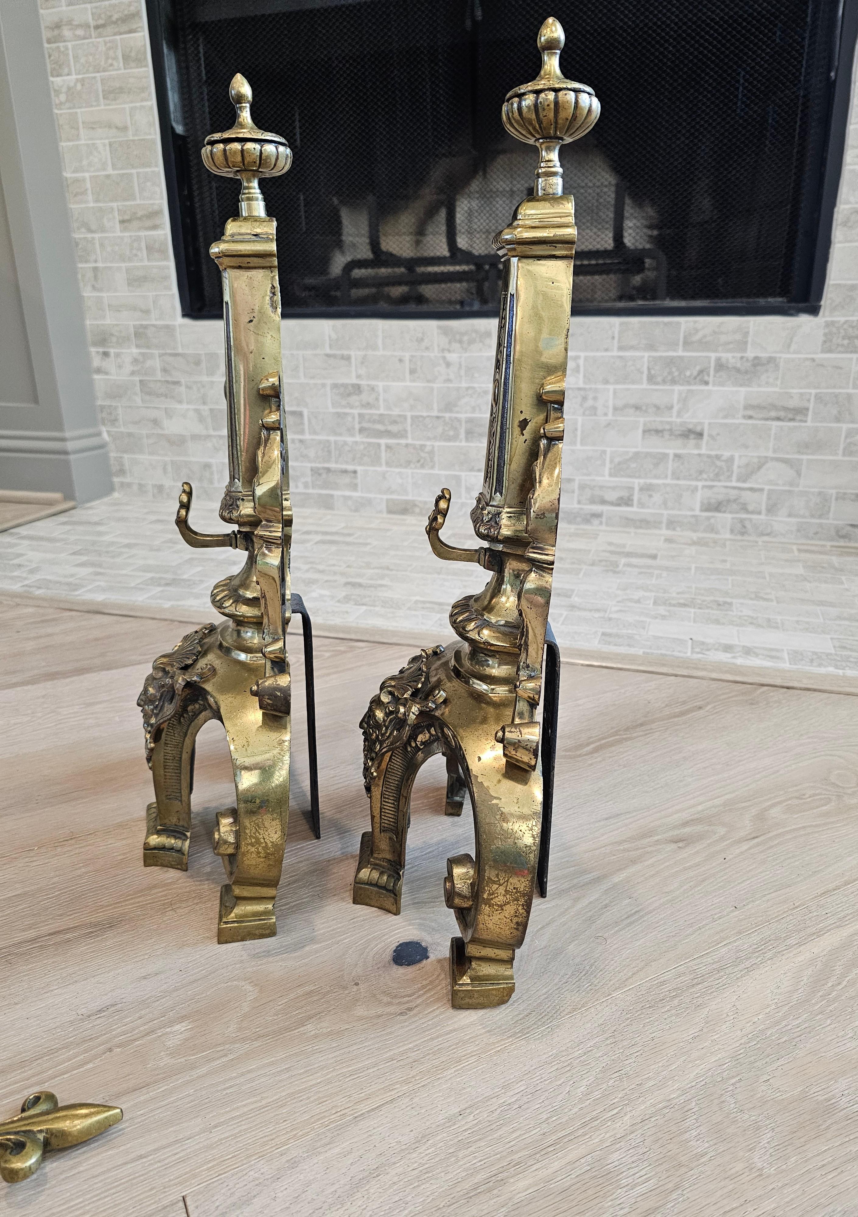Antique French Victorian Neo-Renaissance Gilt Brass Andirons & Fender Bar Set en vente 2