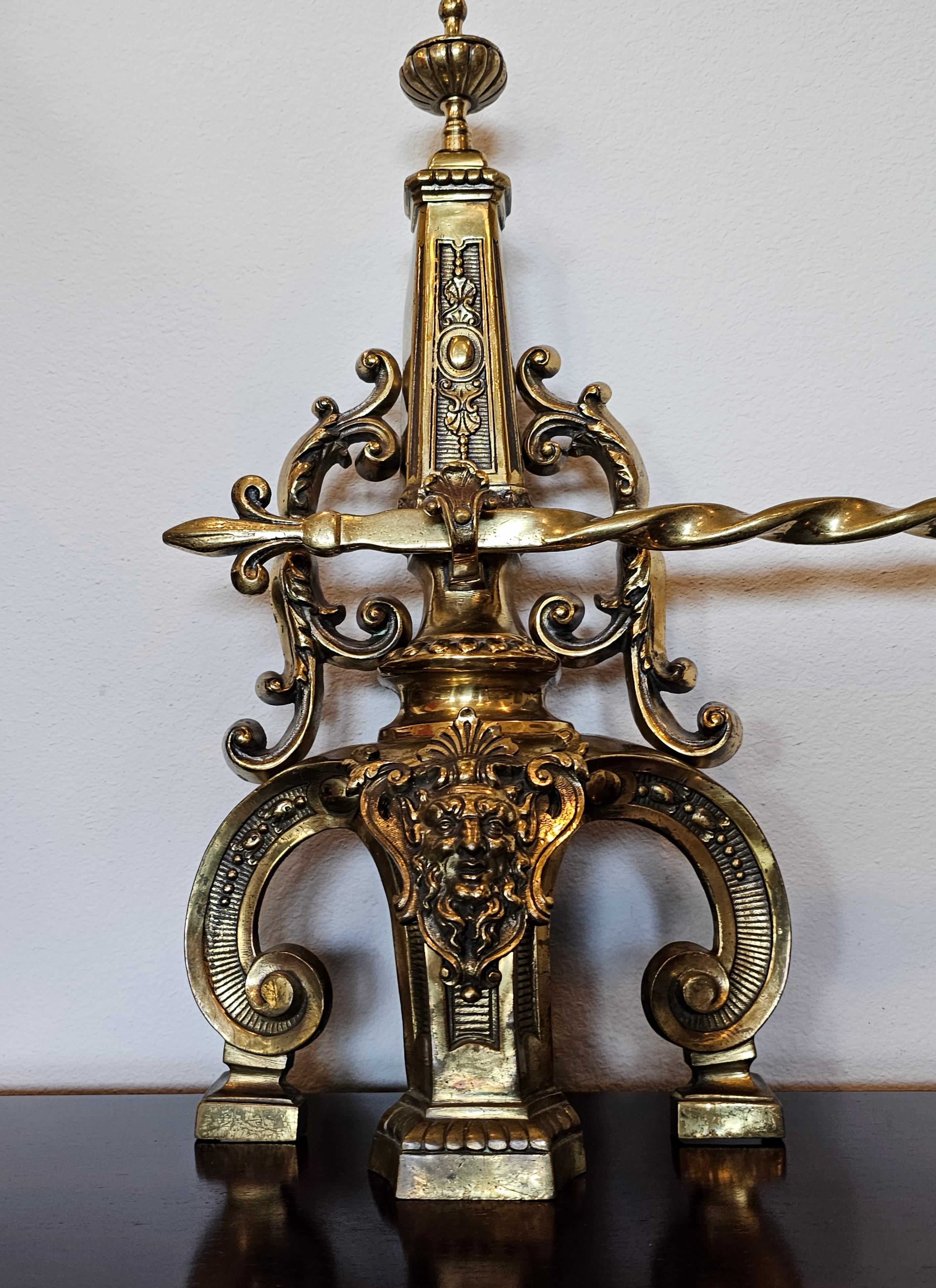 Antique French Victorian Neo-Renaissance Gilt Brass Andirons & Fender Bar Set en vente 4