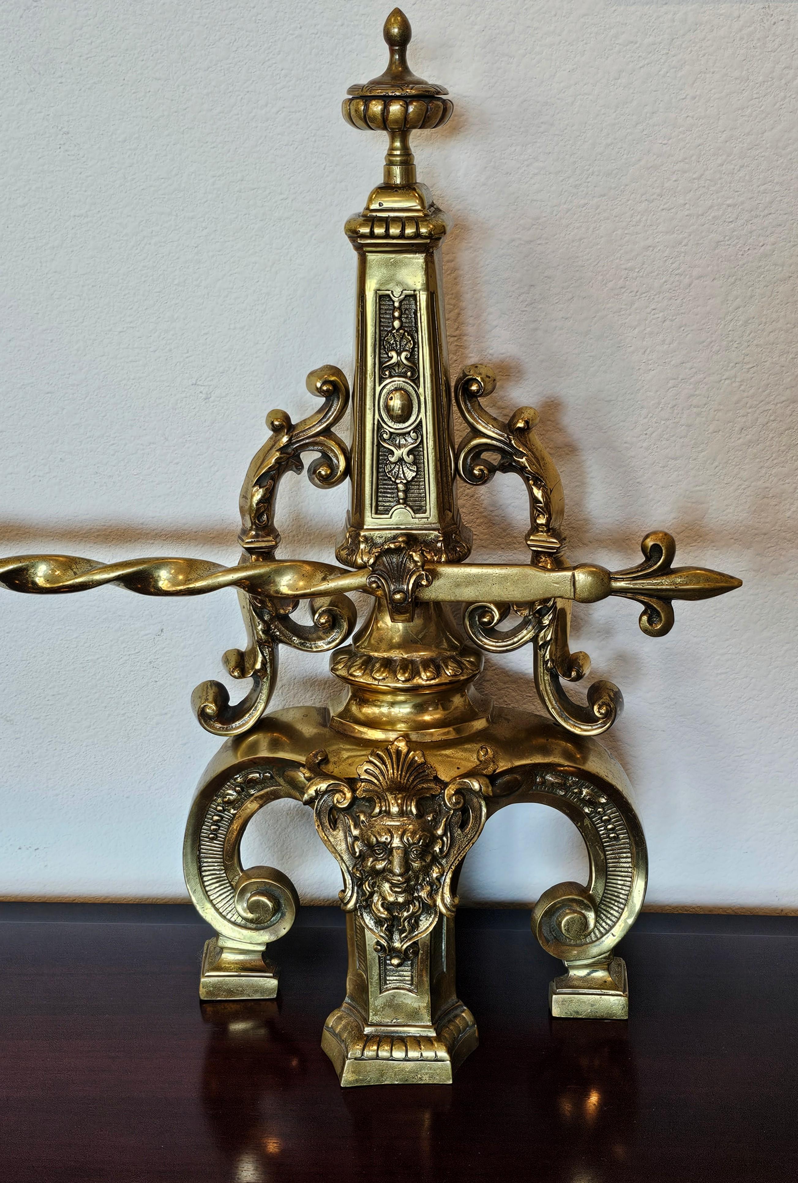 Antique French Victorian Neo-Renaissance Gilt Brass Andirons & Fender Bar Set en vente 5