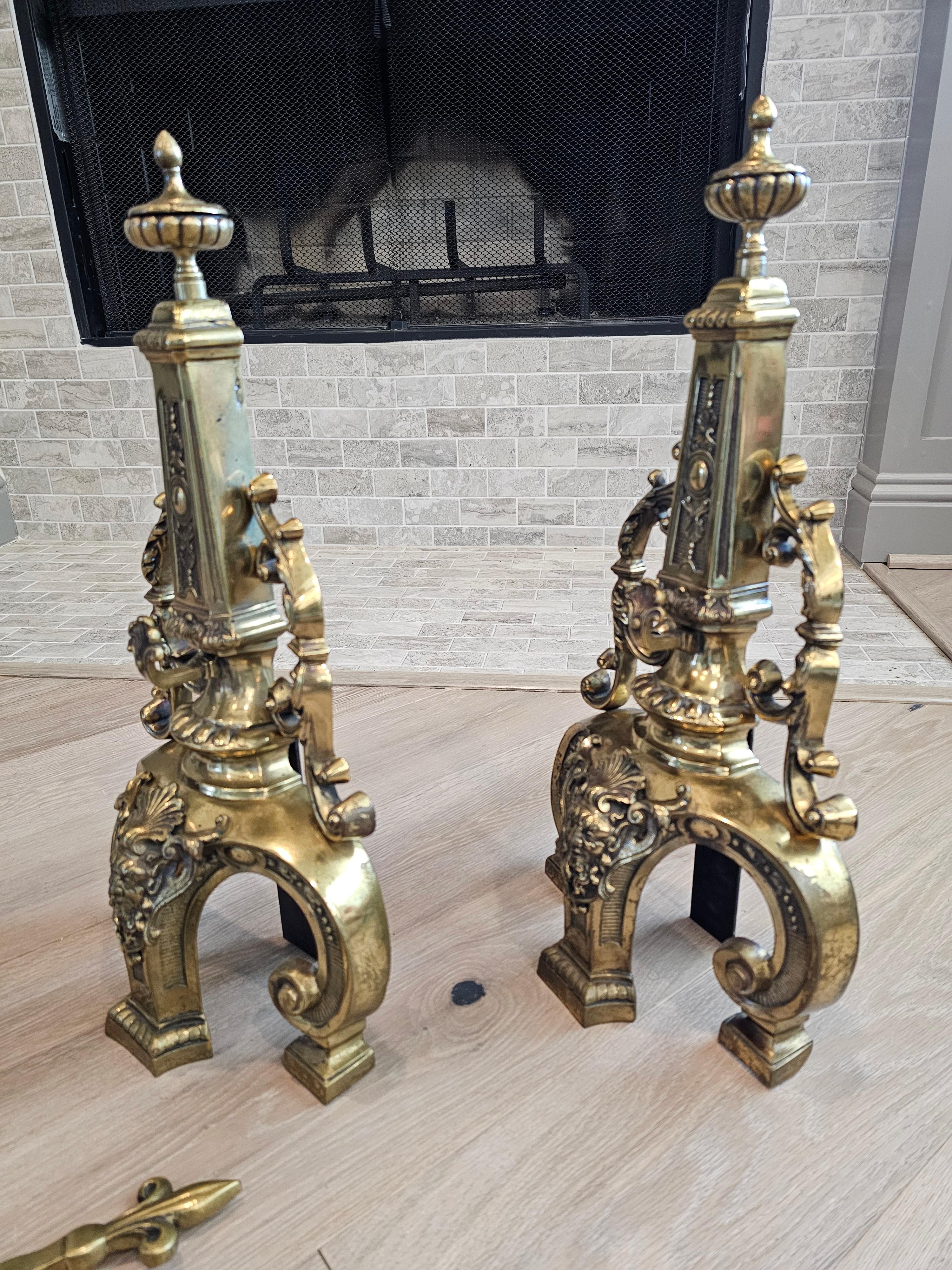 Antique French Victorian Neo-Renaissance Gilt Brass Andirons & Fender Bar Set en vente 8