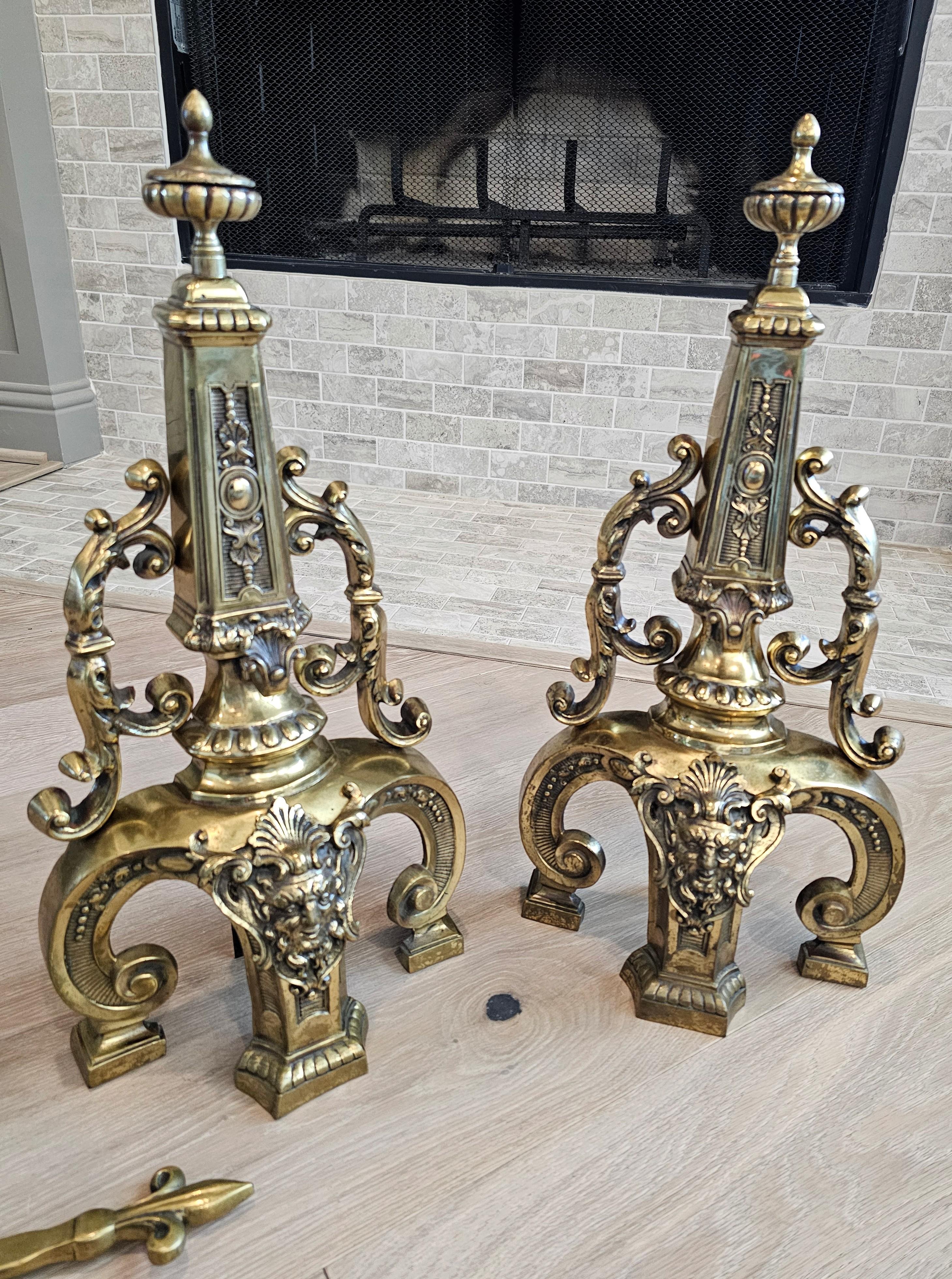 Antique French Victorian Neo-Renaissance Gilt Brass Andirons & Fender Bar Set en vente 9
