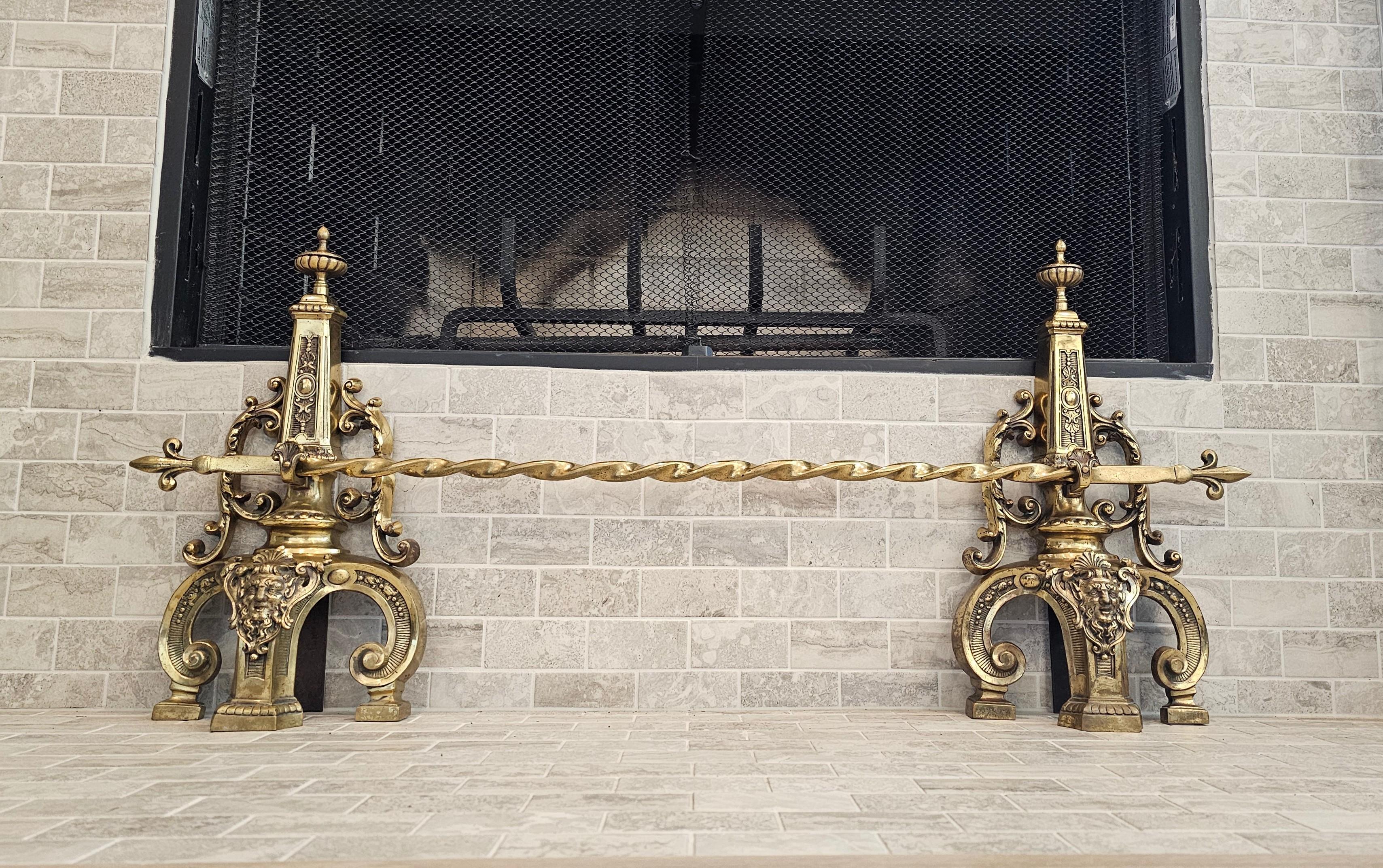 Antique French Victorian Neo-Renaissance Gilt Brass Andirons & Fender Bar Set en vente 10