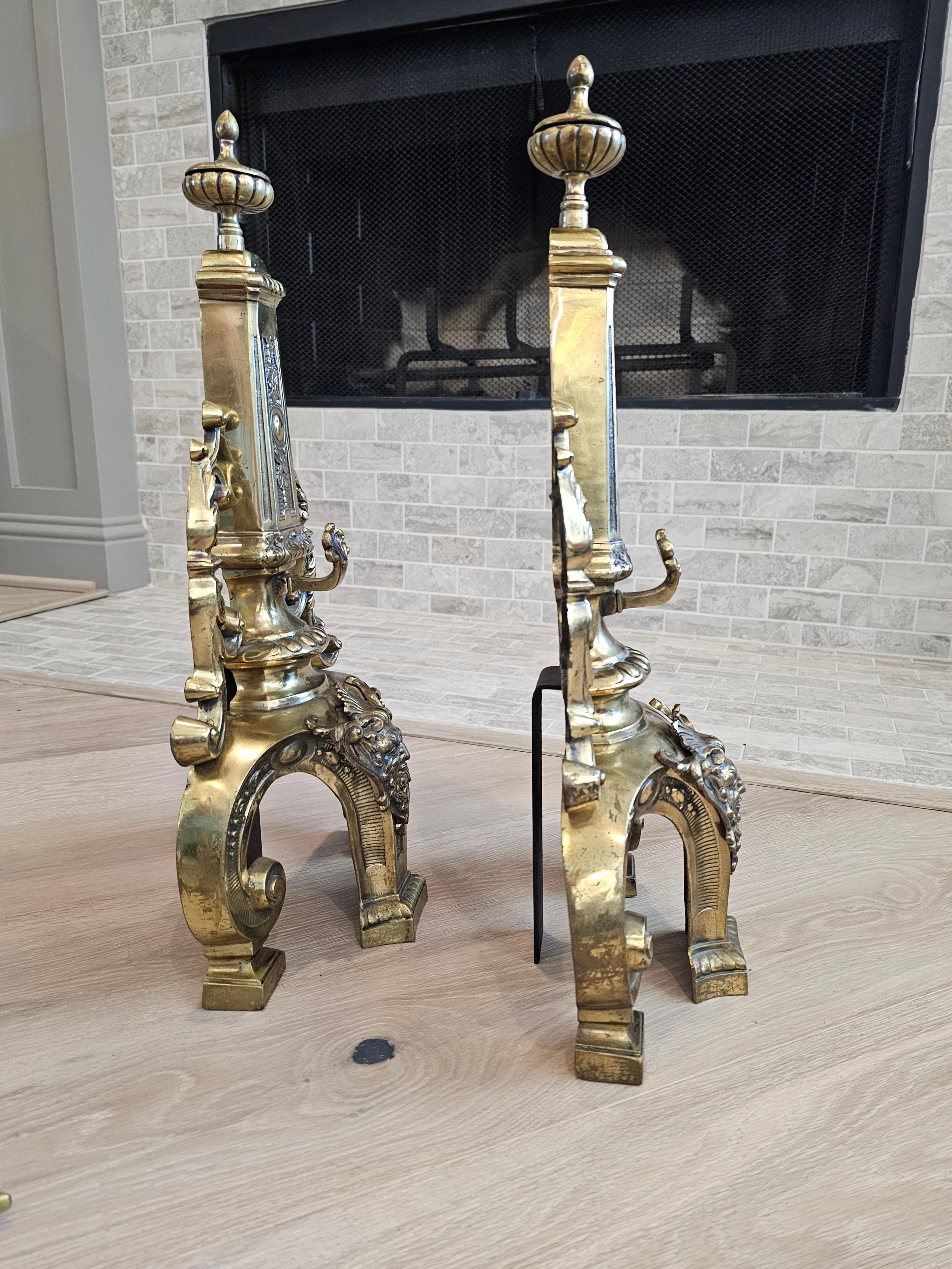 Antique French Victorian Neo-Renaissance Gilt Brass Andirons & Fender Bar Set en vente 1