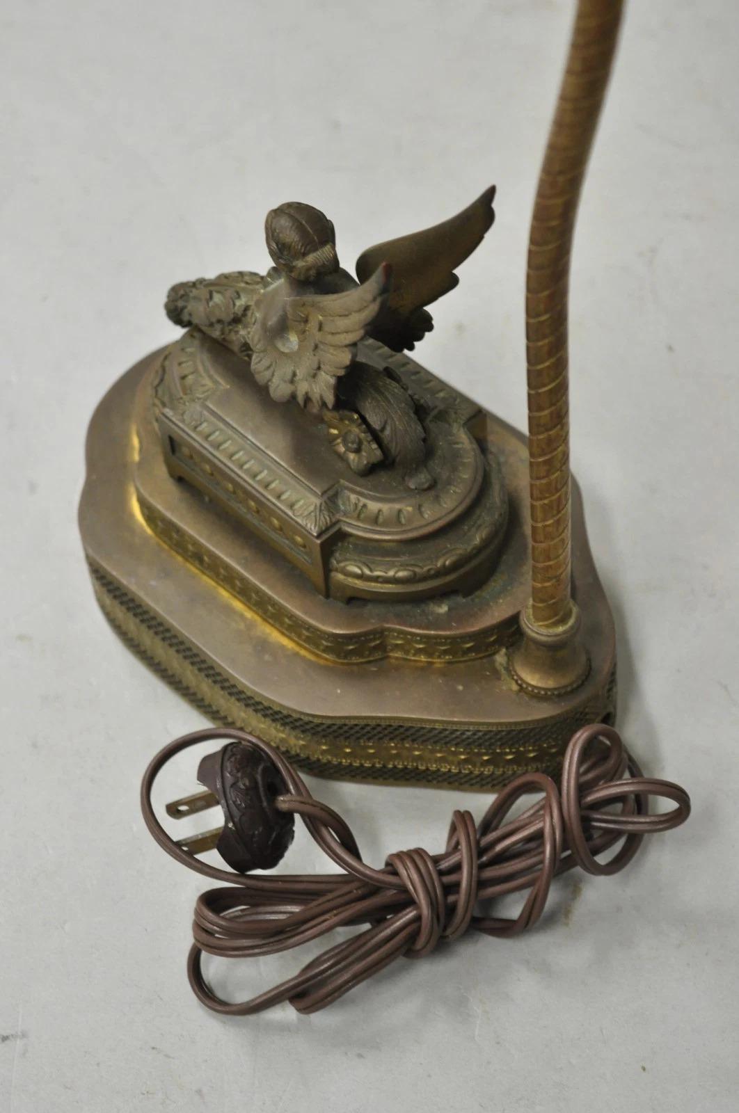 Antique French Victorian Neoclassical Small Gilt Brass Winged Maiden Table Lamp For Sale 5