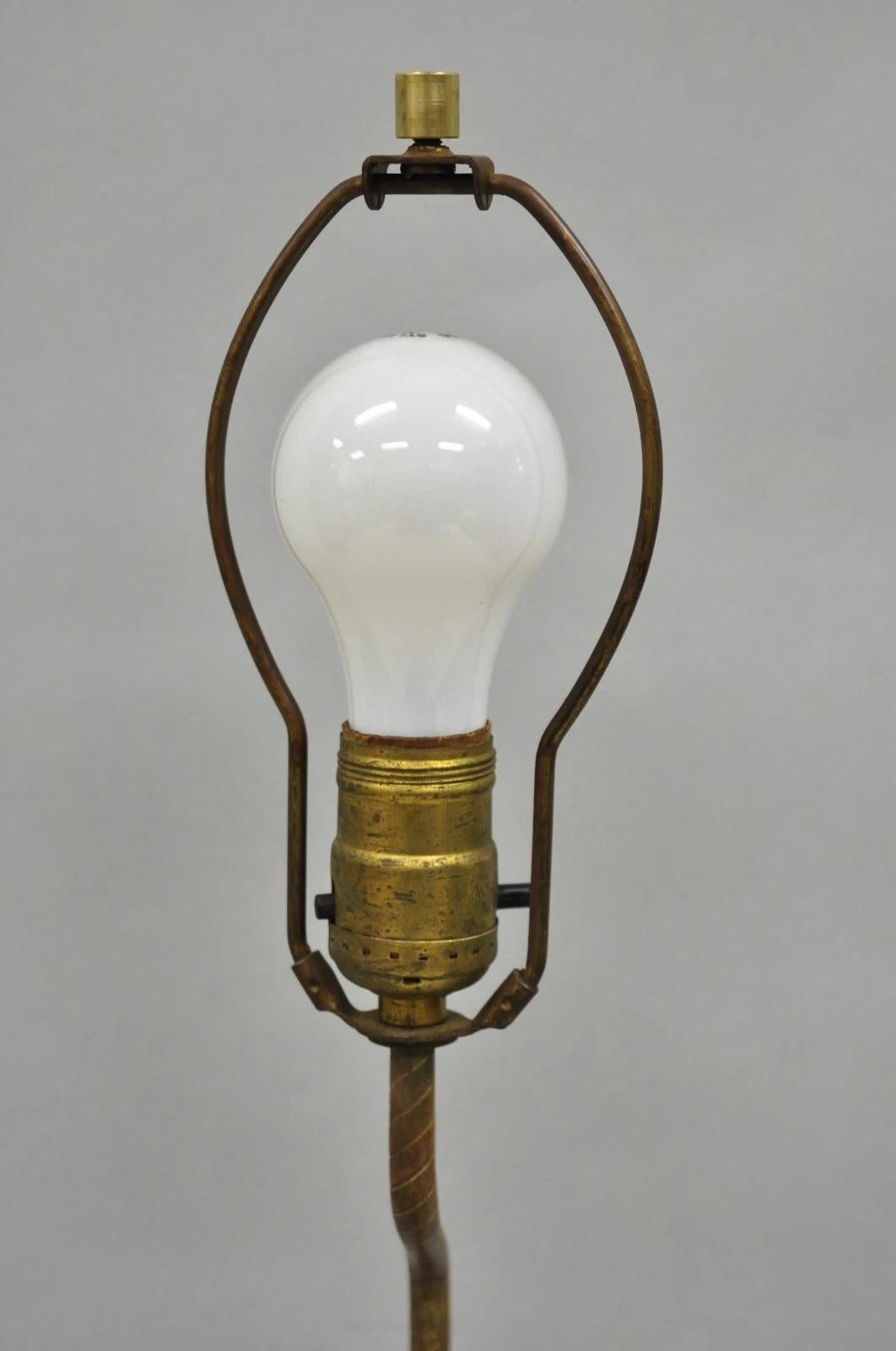 Antique French Victorian Neoclassical Small Gilt Brass Winged Maiden Table Lamp For Sale 4