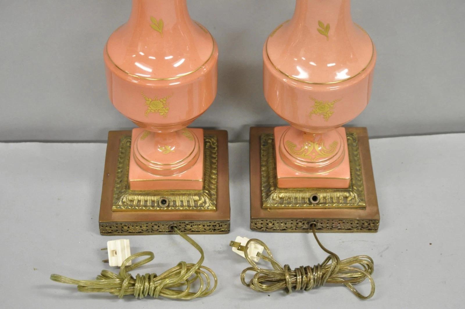 Antique French Victorian Paris Lámparas de Sobremesa de Porcelana Pintada con Figuras de Coral, Pareja en venta 3