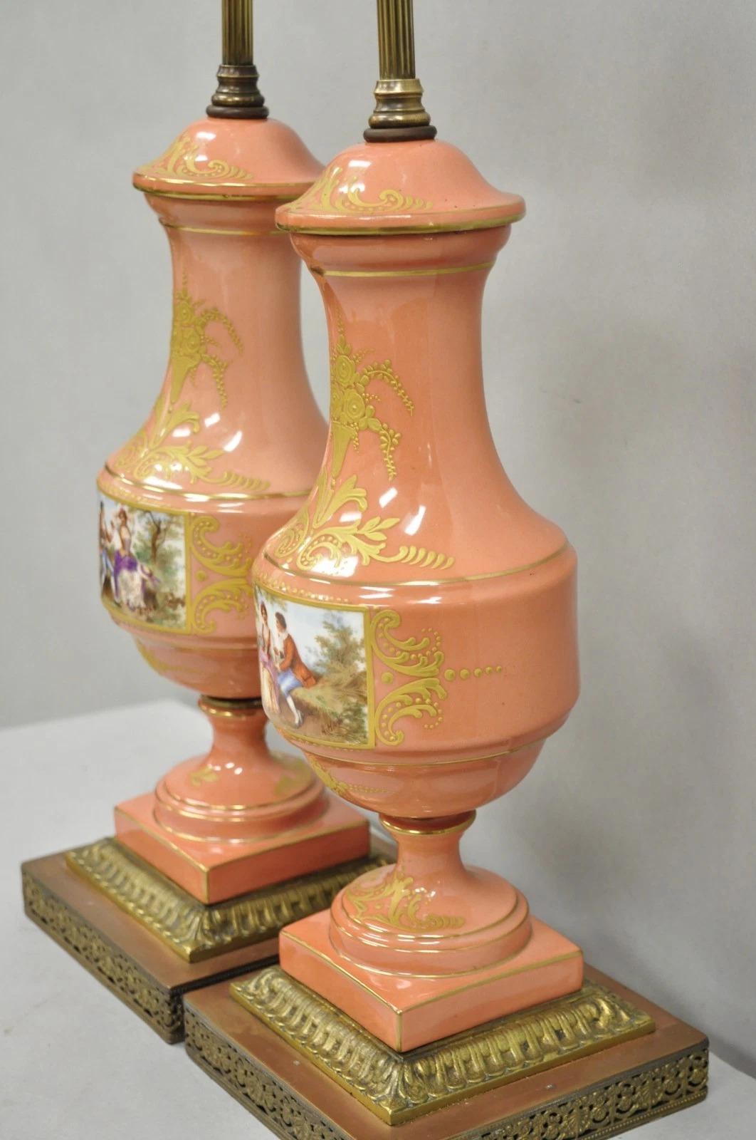 Antique French Victorian Paris Lámparas de Sobremesa de Porcelana Pintada con Figuras de Coral, Pareja en venta 5