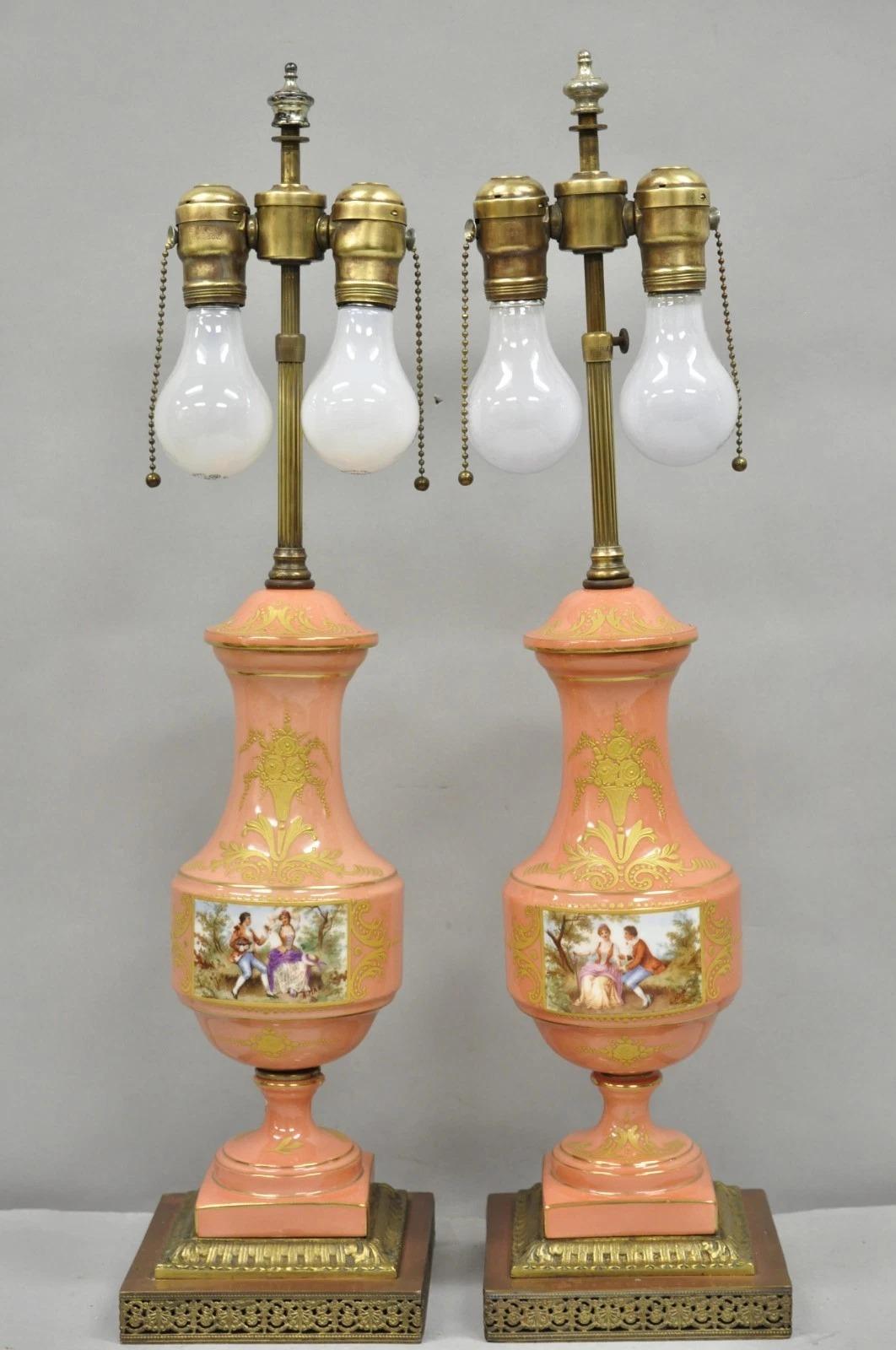 Antique French Victorian Paris Lámparas de Sobremesa de Porcelana Pintada con Figuras de Coral, Pareja en venta 7